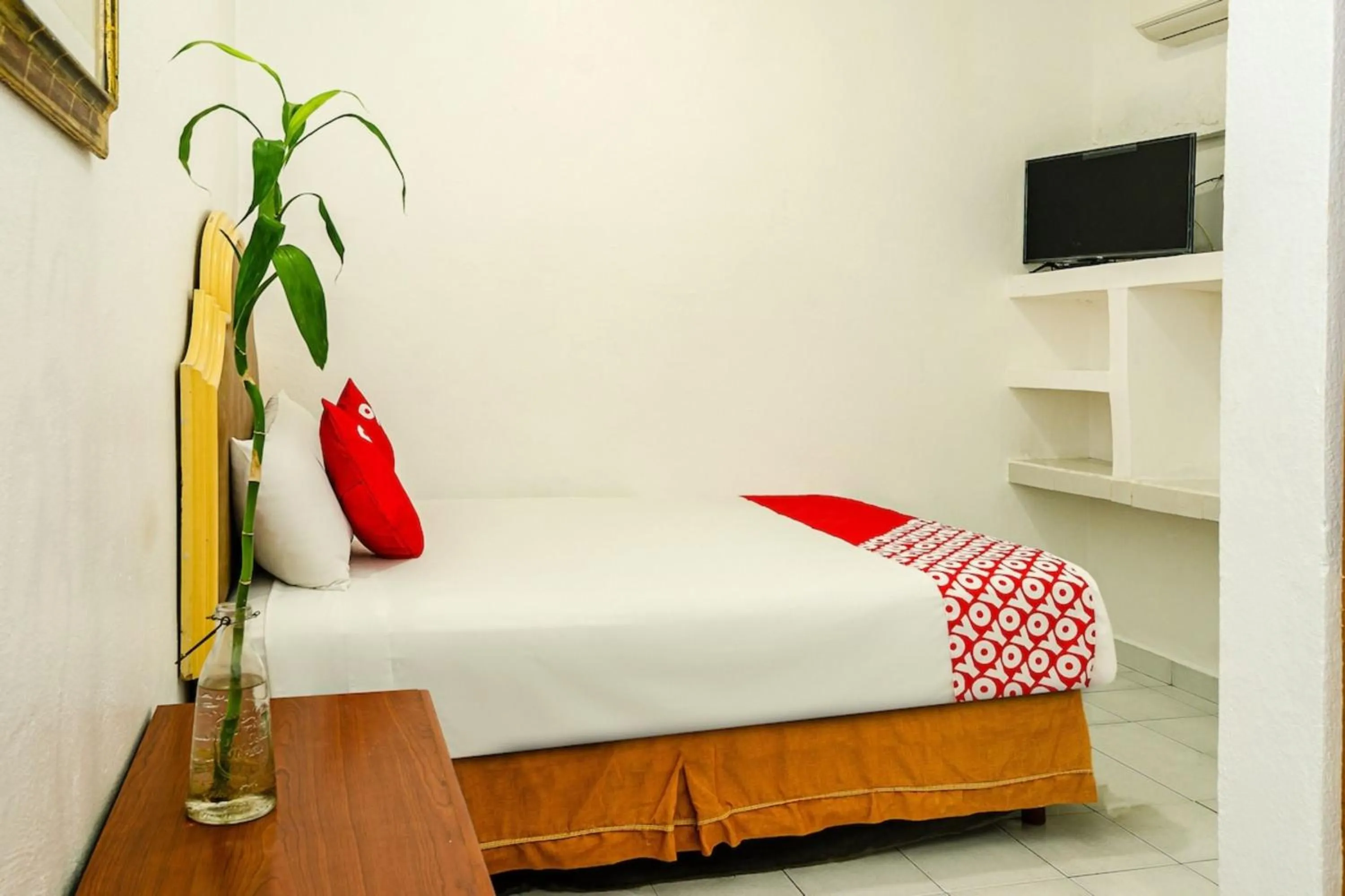 Bedroom, Bed in OYO Hotel Cabo Del Sur, Cabo San Lucas