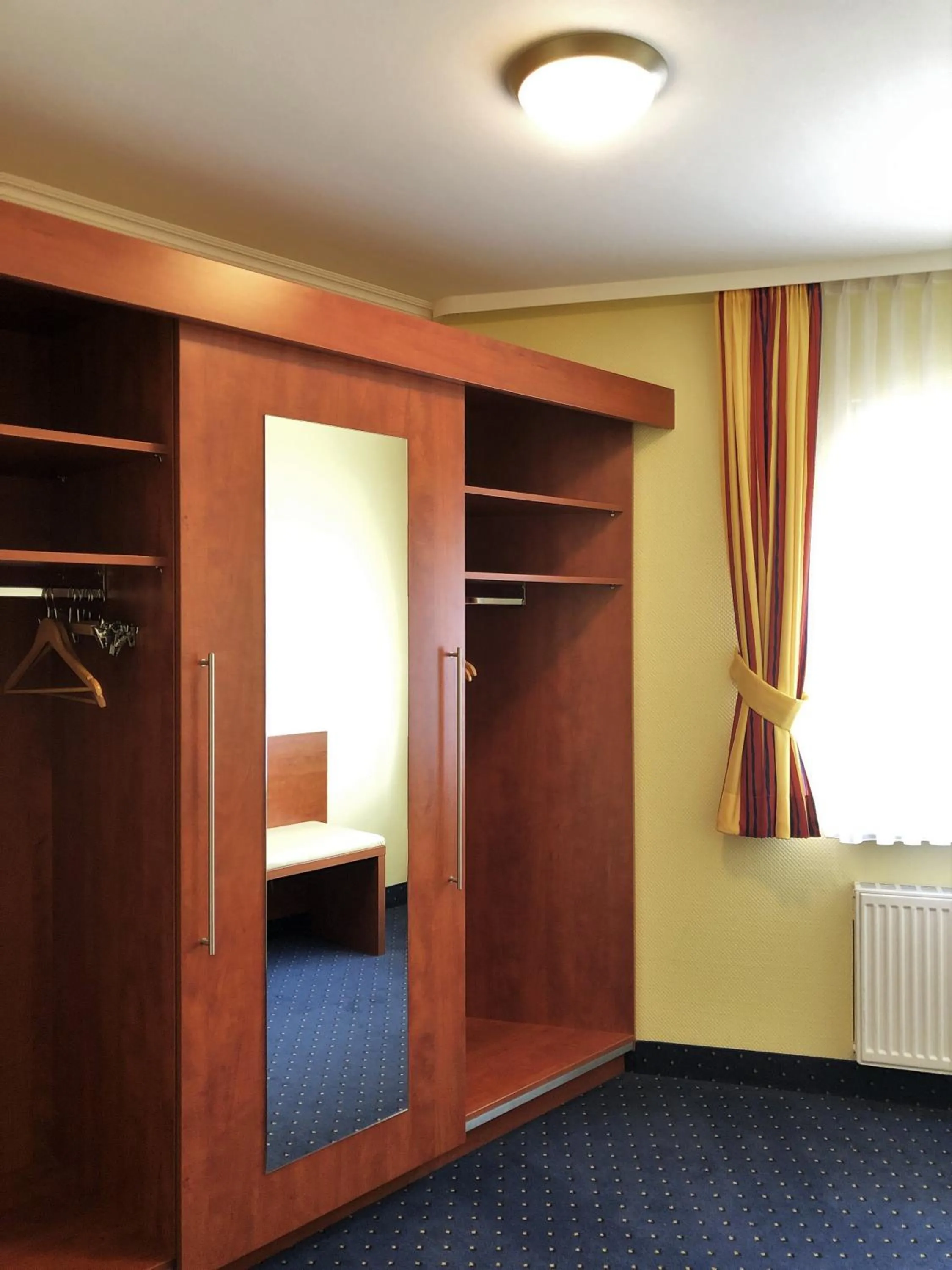 wardrobe in Park Hotel Rüdesheim