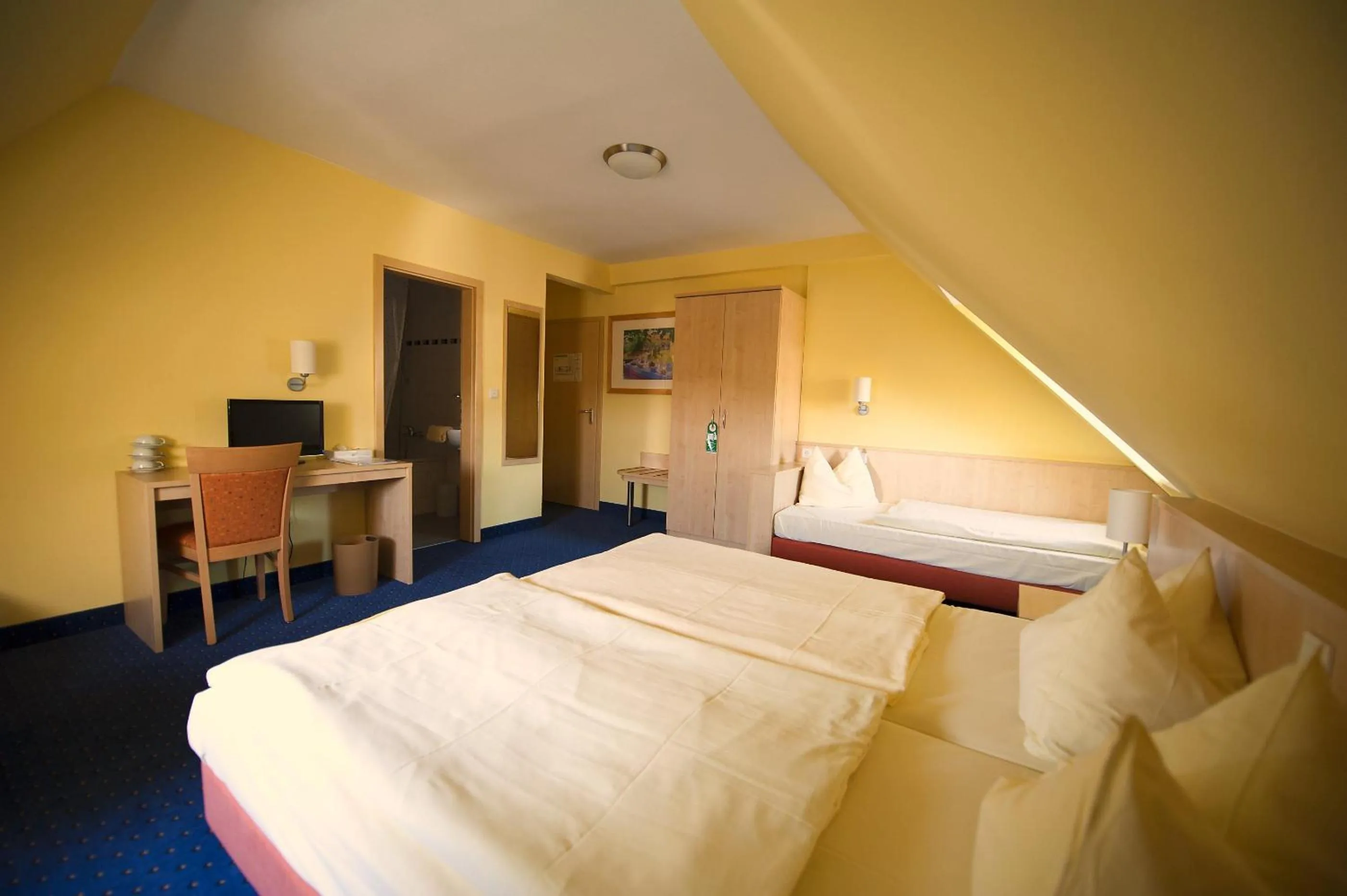 Photo of the whole room, Bed in Park Hotel Rüdesheim