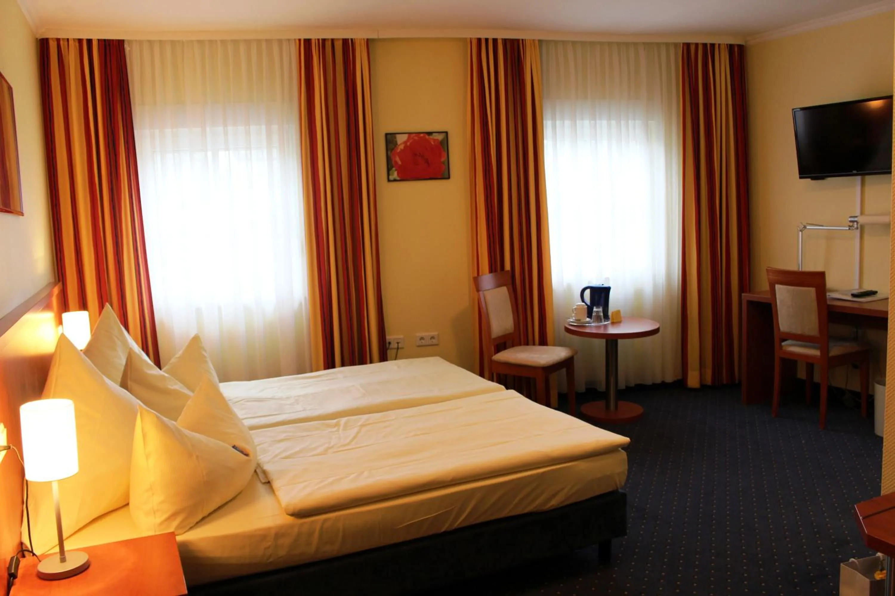 Photo of the whole room, Bed in Park Hotel Rüdesheim