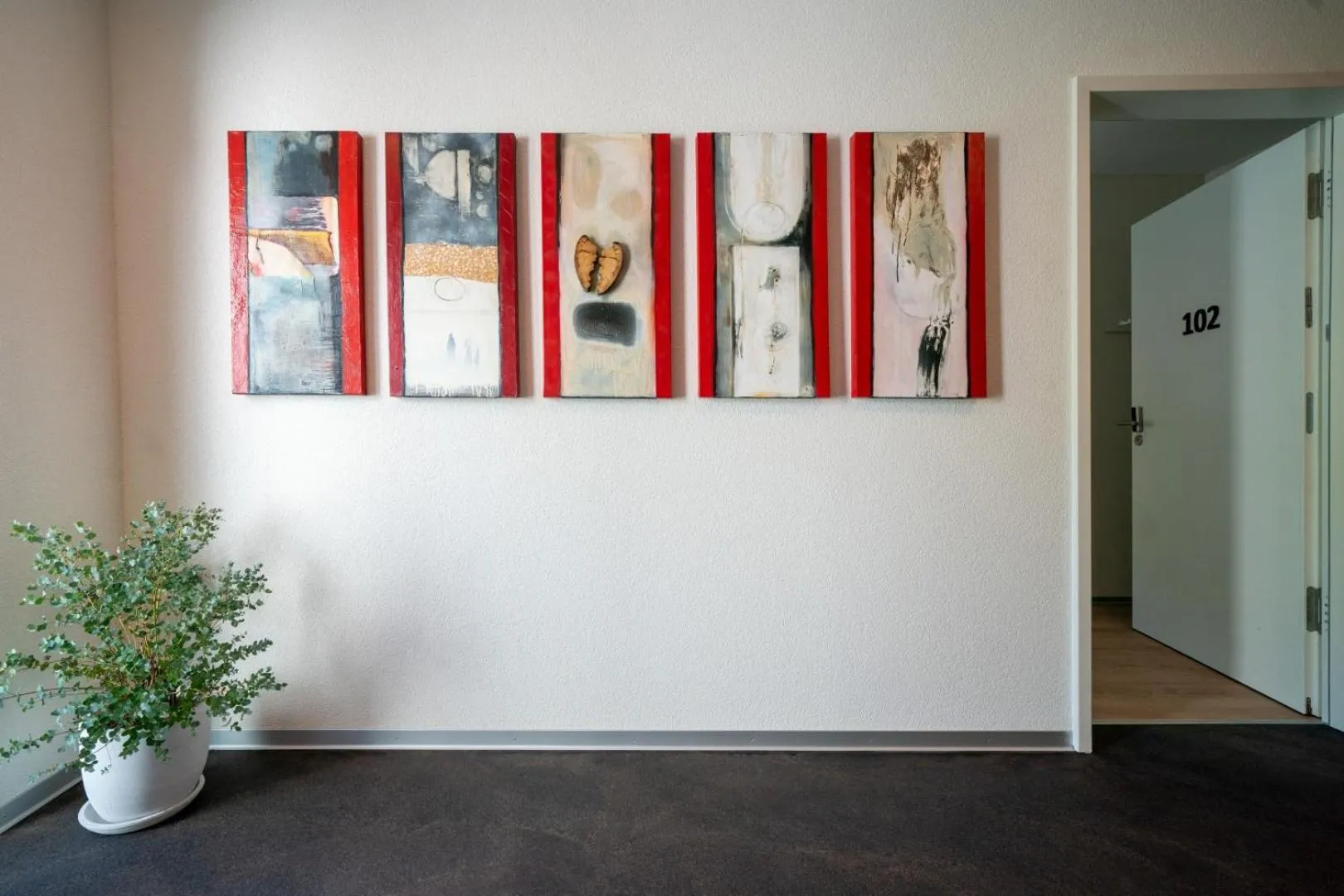 Decorative detail in Pension fein & sein