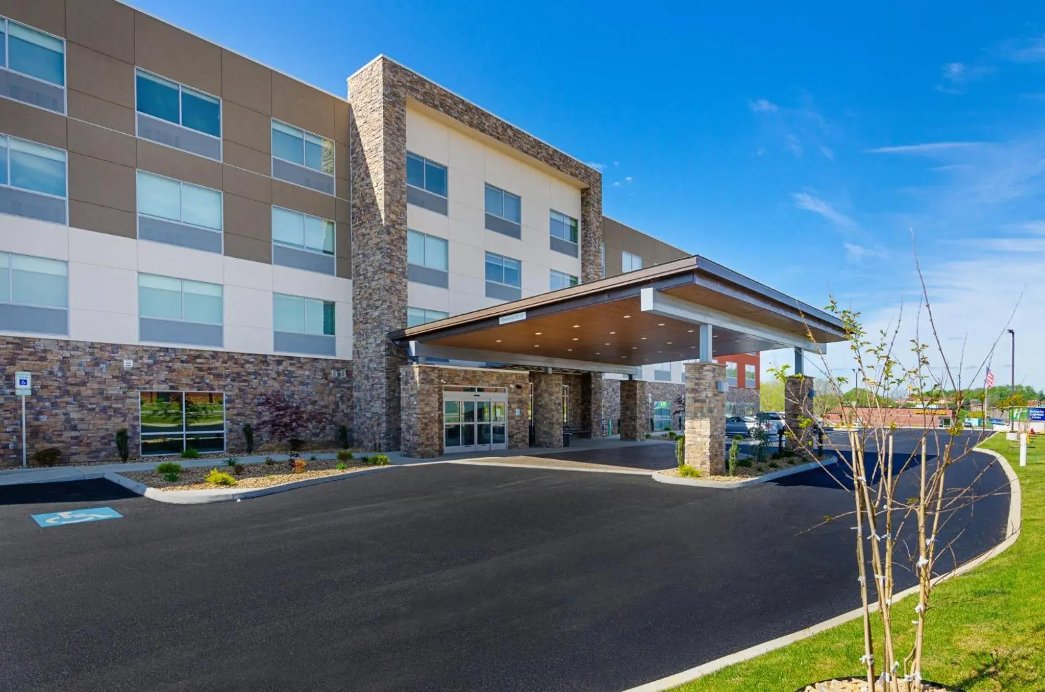 Property building in Holiday Inn Express & Suites - Abingdon by IHG Property building in Holiday Inn Express & Suites - Abingdon by IHG