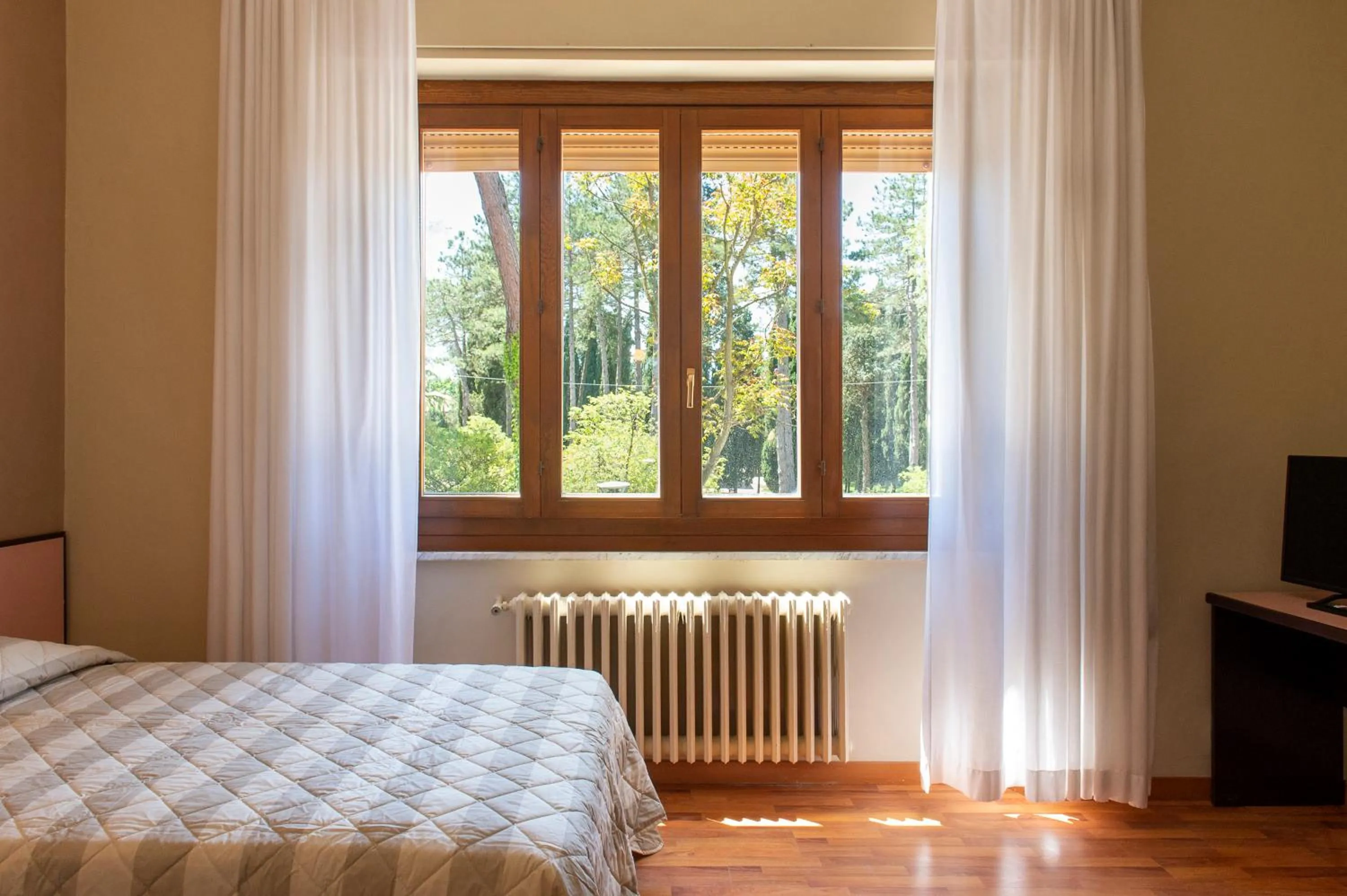 View (from property/room), Bed in Hotel Villa dei Pini