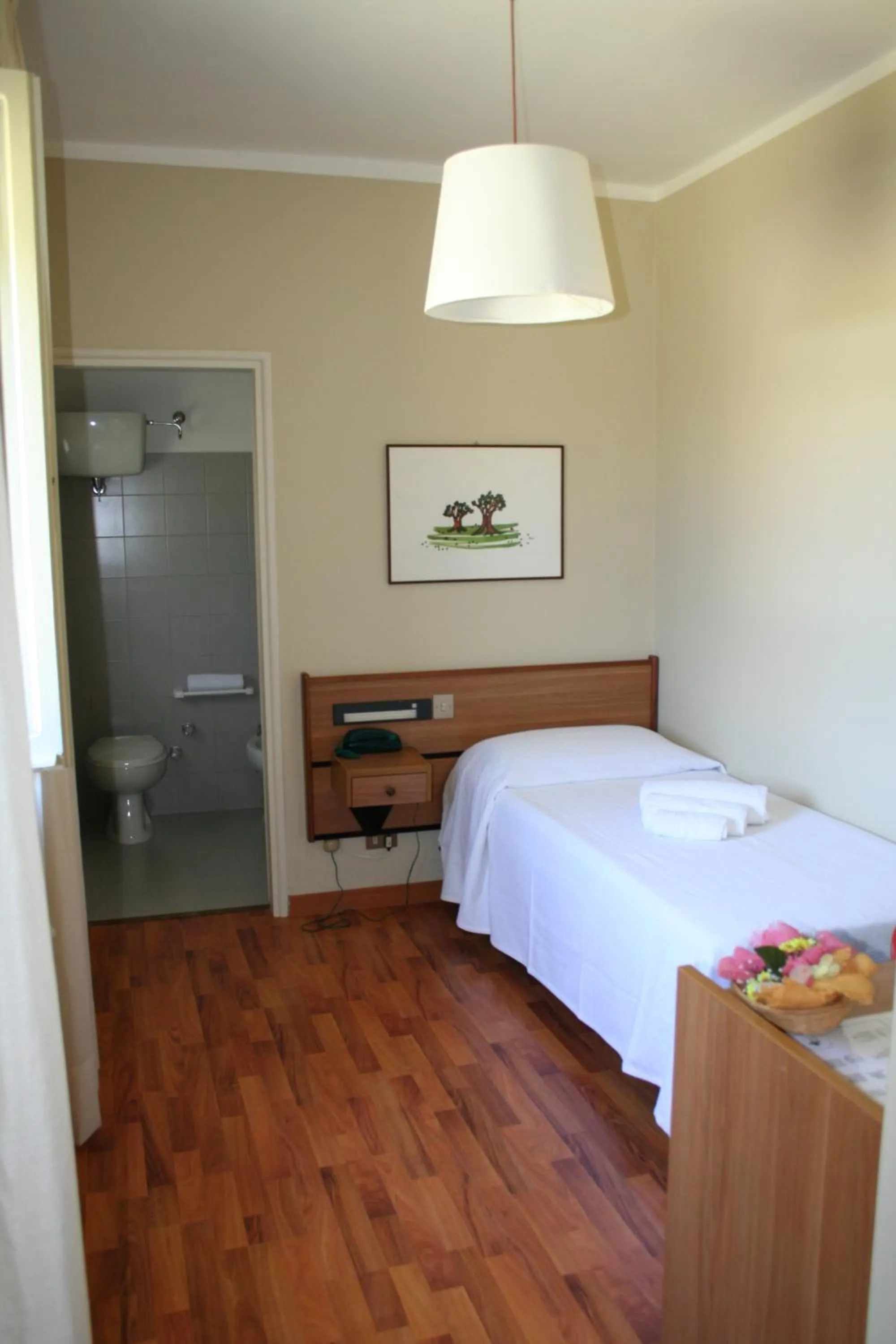 Bathroom, Bed in Hotel Villa dei Pini