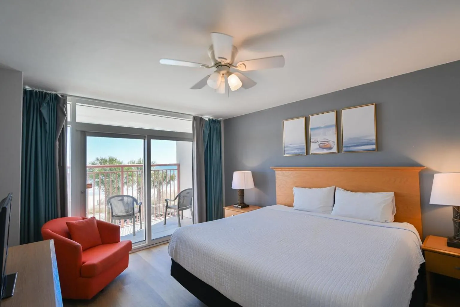 Bed in A Piece of Paradise, Newly Renovated