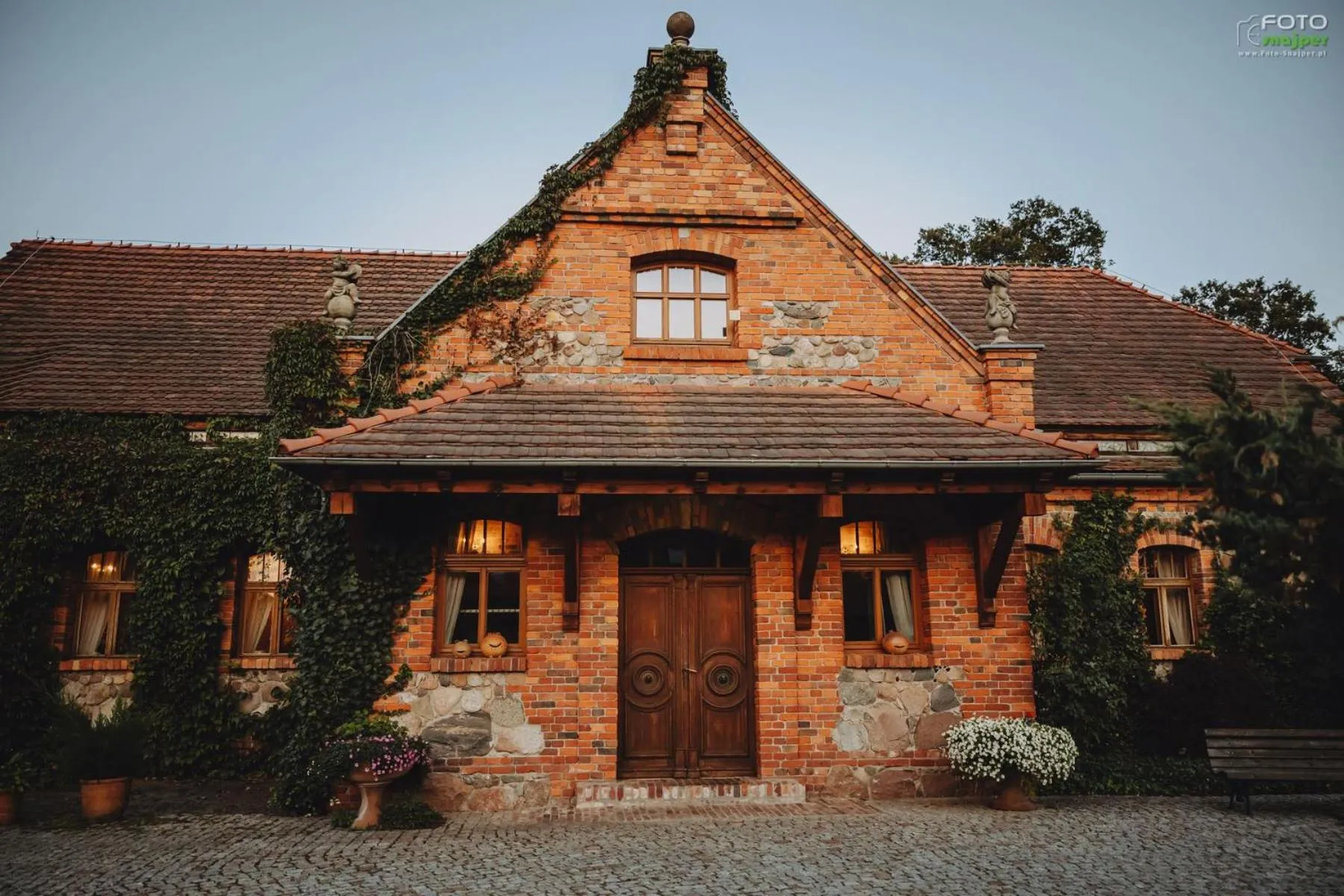 Property building in Żabi Dwór - HOTEL - RESTAURACJA - SPA