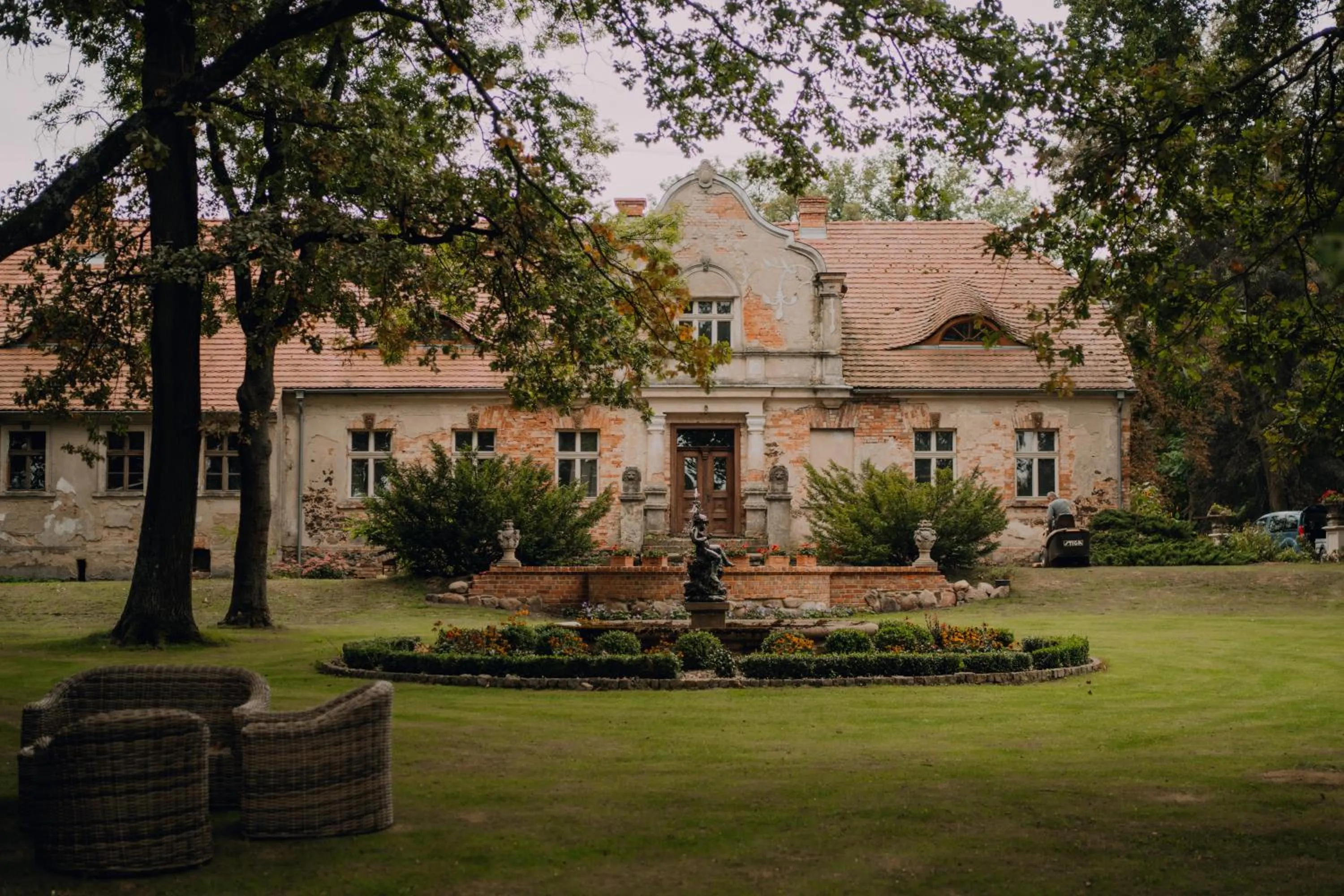 Property building in Żabi Dwór - HOTEL - RESTAURACJA - SPA