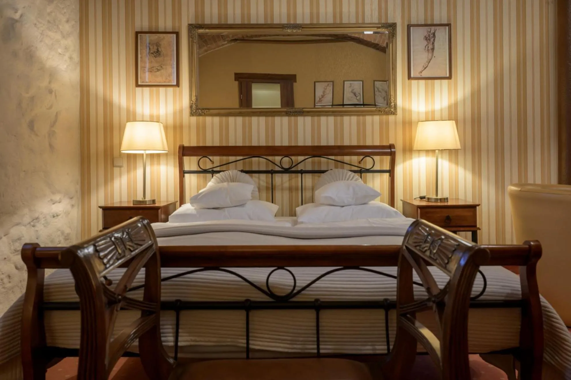 Bed in Żabi Dwór - HOTEL - RESTAURACJA - SPA