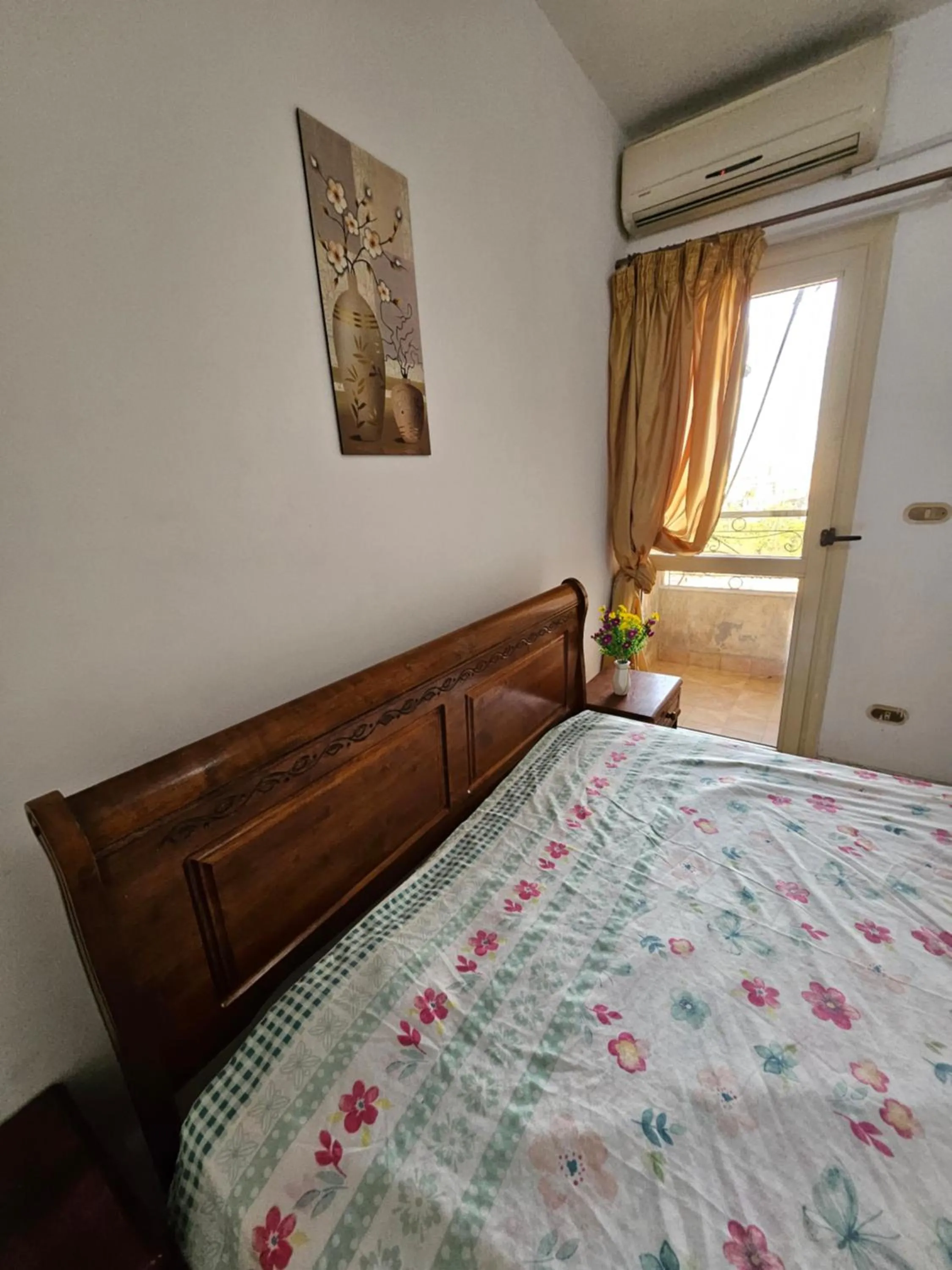 Bed in Flat in Royal Plaza Alexandria in front of El Montazah garden