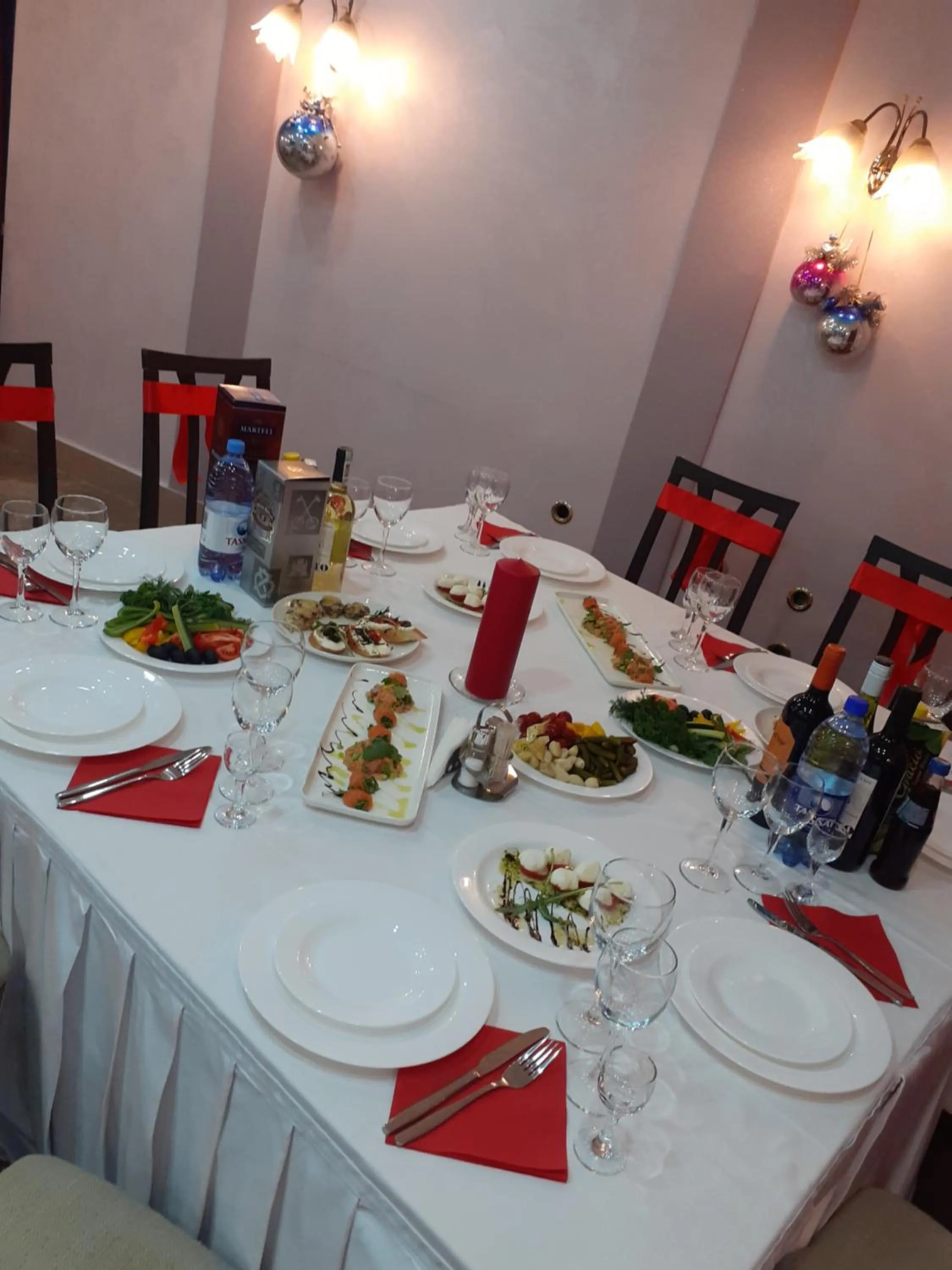 Food and drinks in City Hotel
