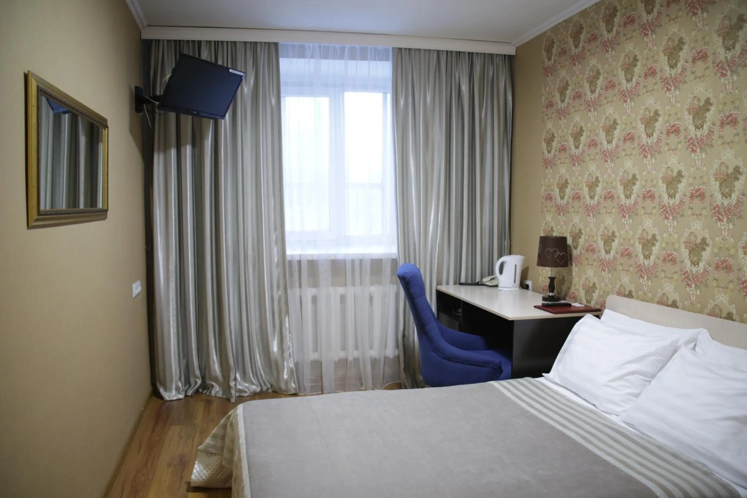 Photo of the whole room, Bed in City Hotel