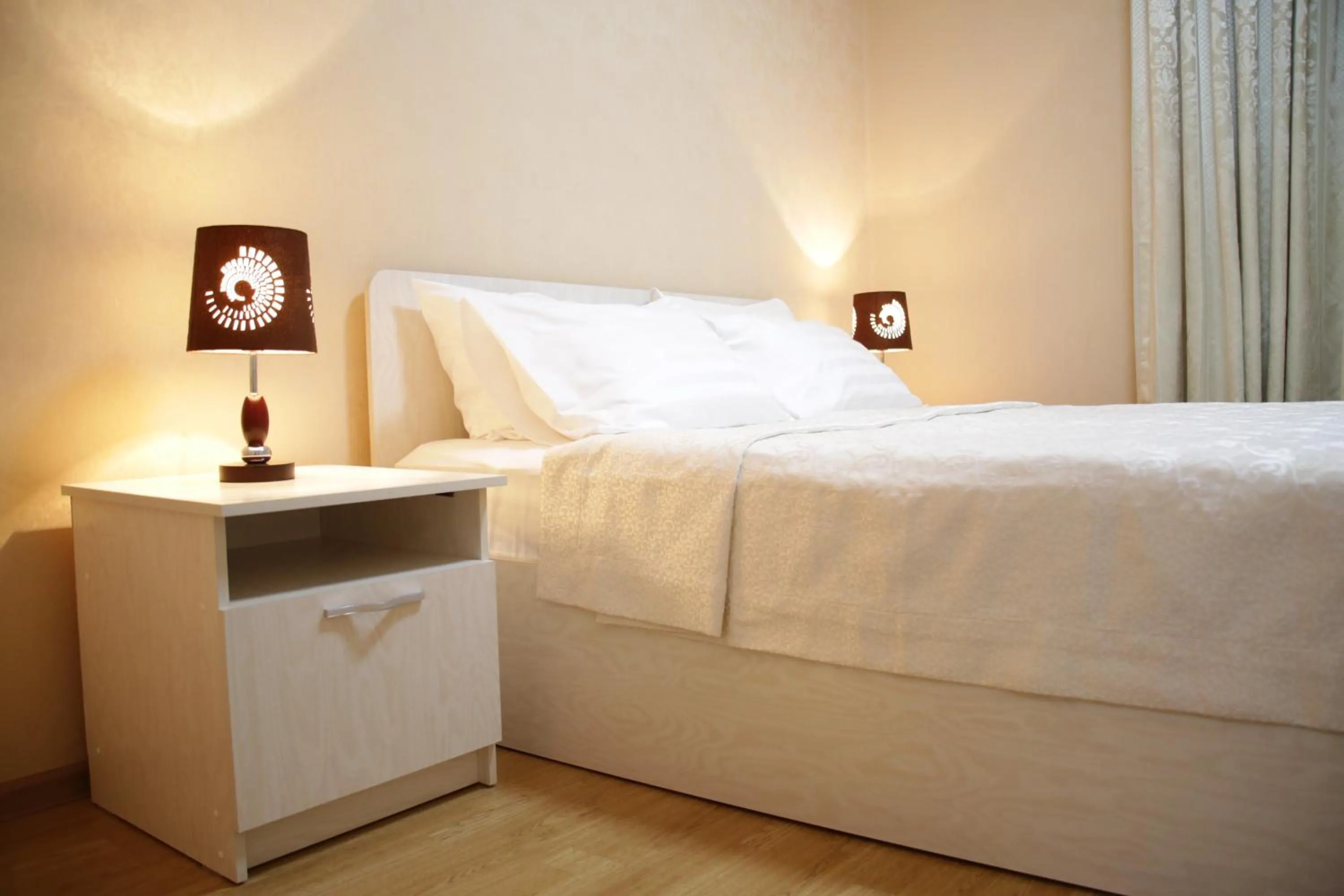 Bedroom, Bed in City Hotel