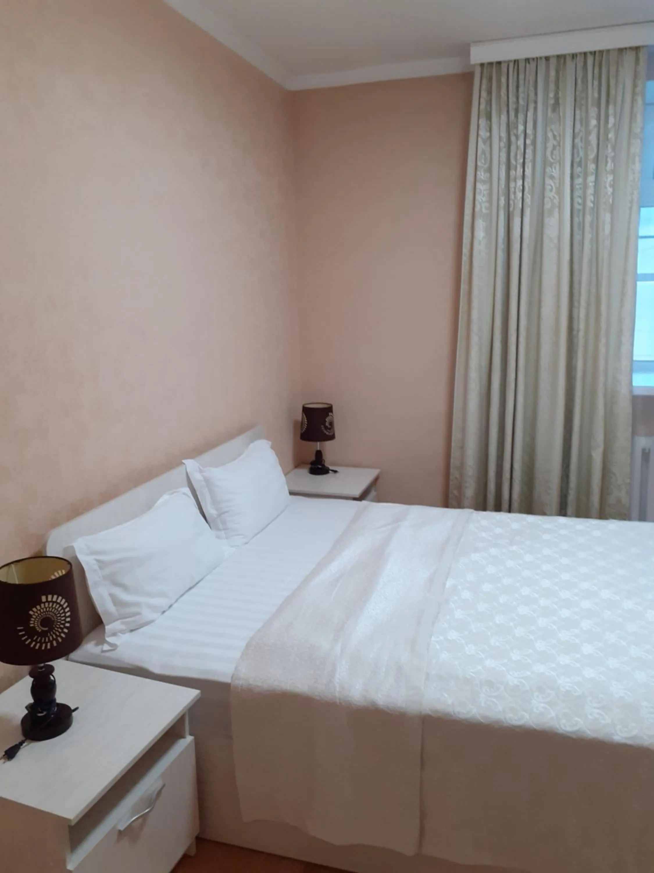 Bedroom, Bed in City Hotel