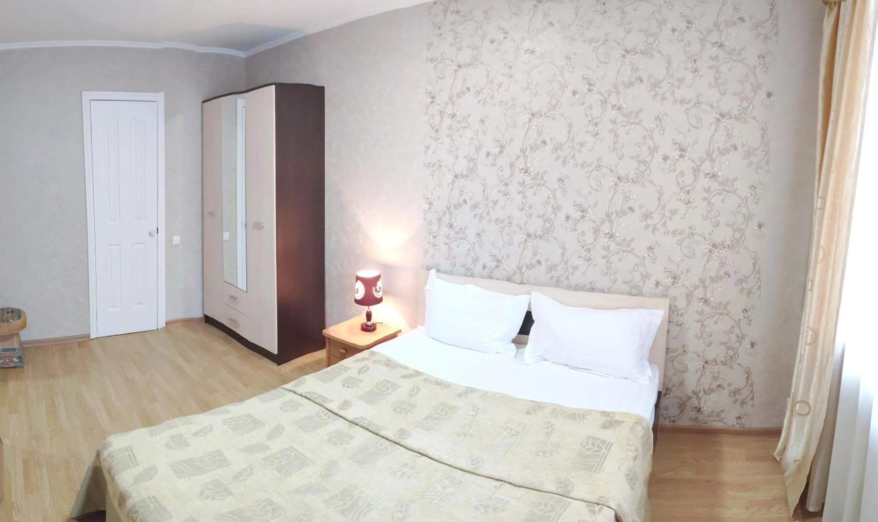 Bedroom, Bed in City Hotel
