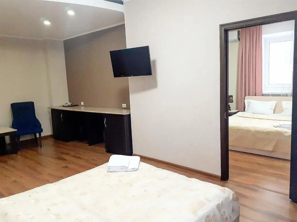 Photo of the whole room, Bed in City Hotel