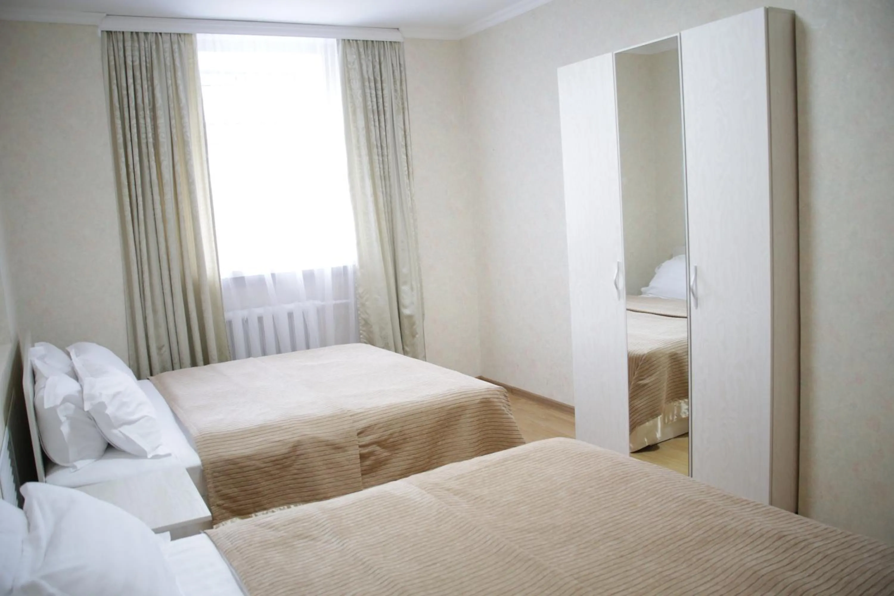 Bedroom, Bed in City Hotel