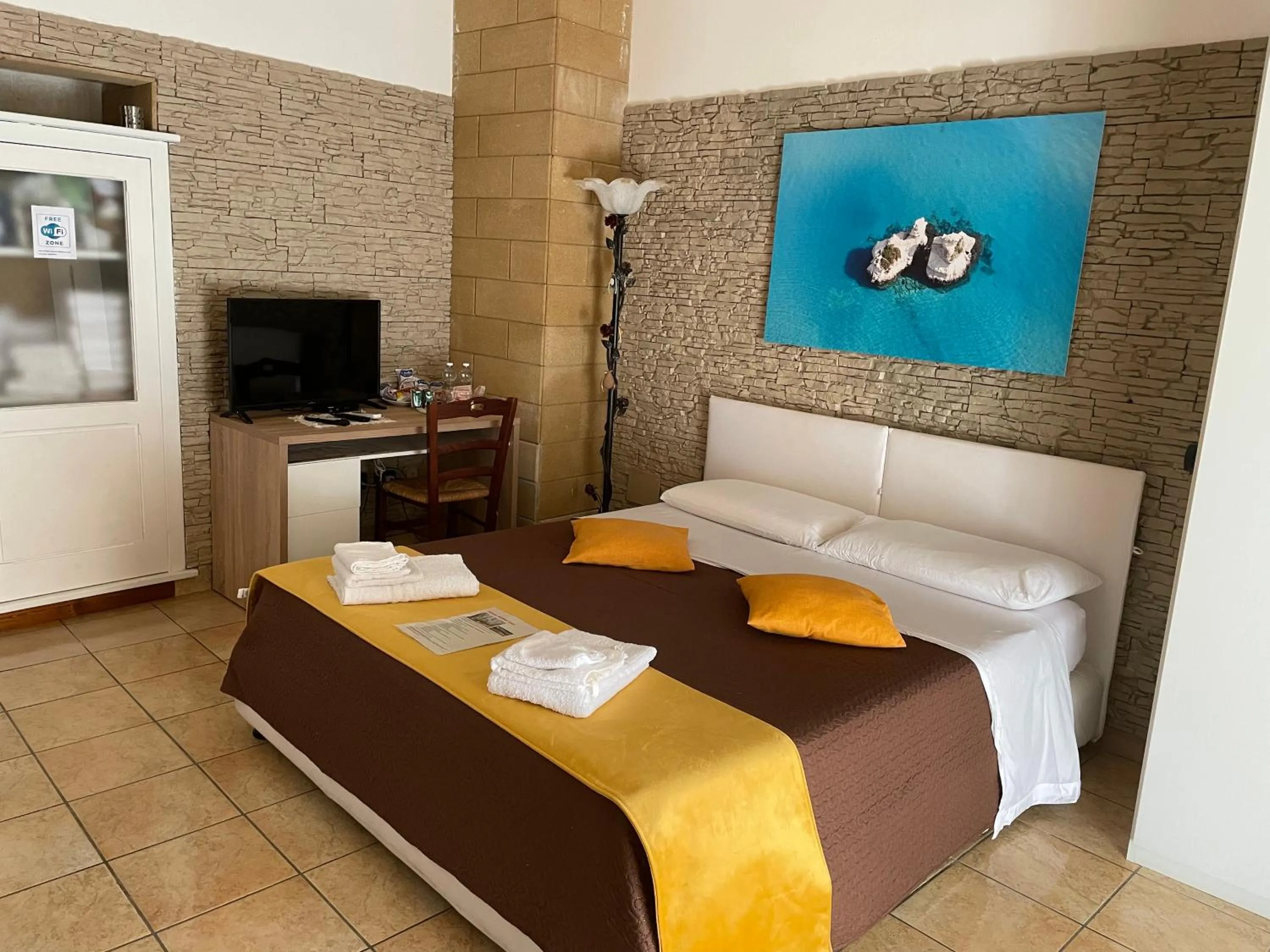Communal lounge/ TV room, Bed in Salento Holidays Lecce