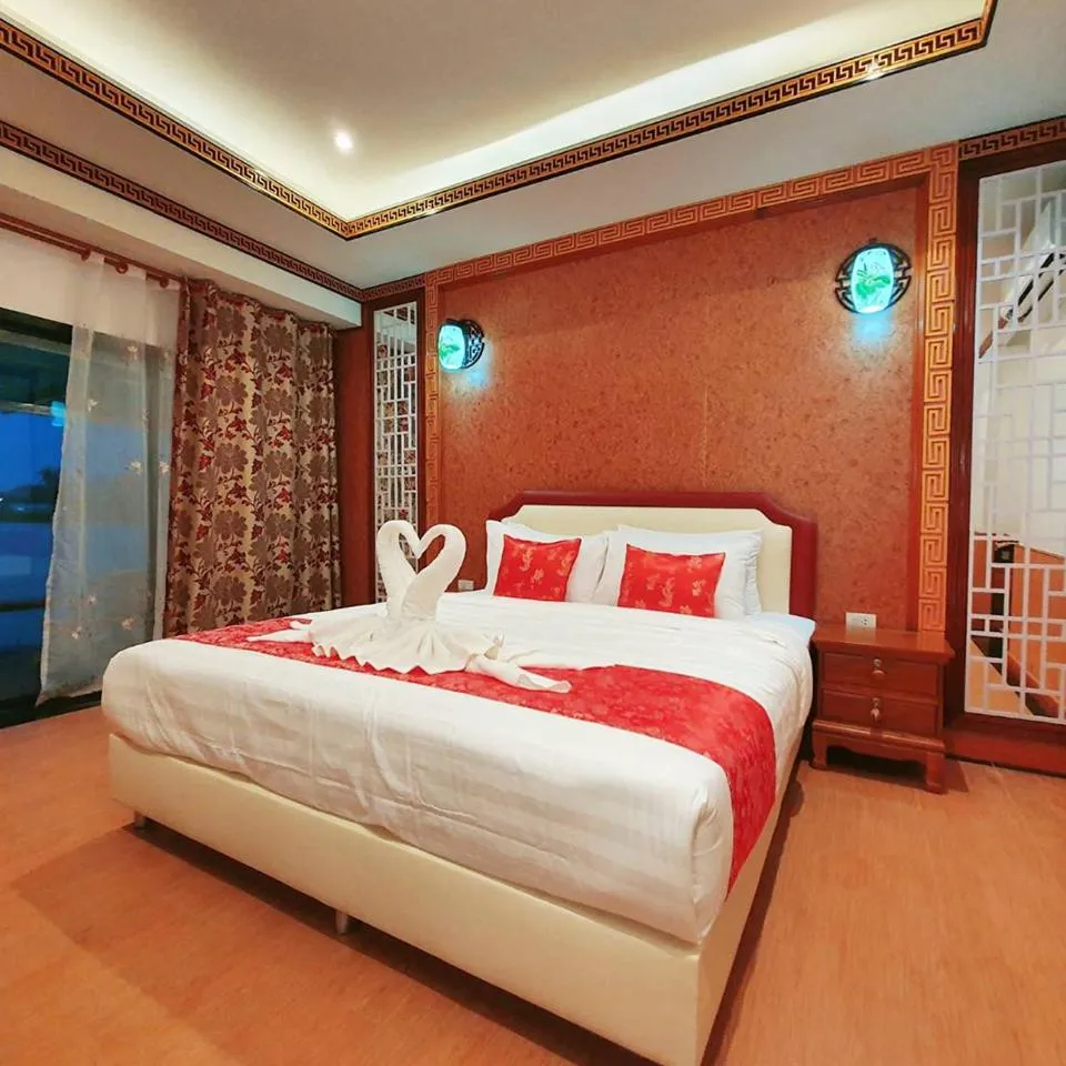 Bed in Kasem Island Resort