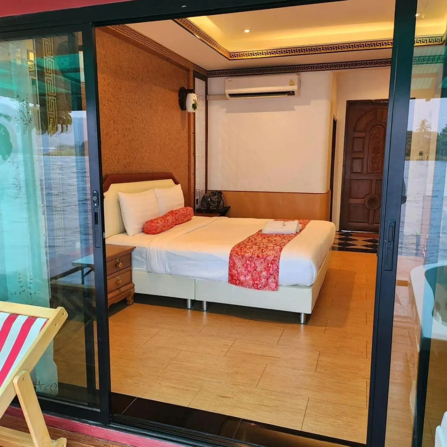 Bed in Kasem Island Resort