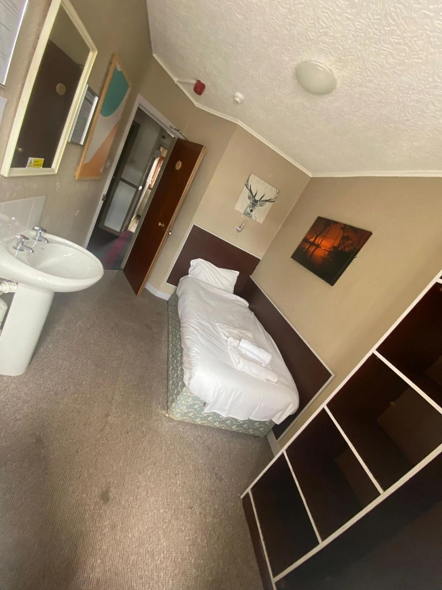 Bedroom, Bed in Lomond Park Hotel