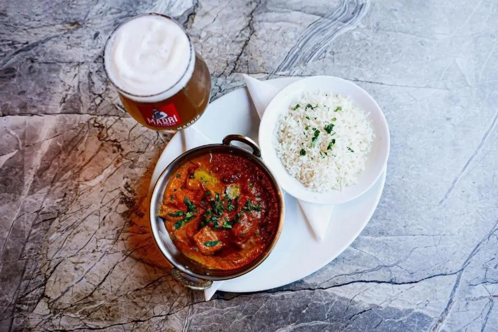 Food and drinks in Lomond Park Hotel