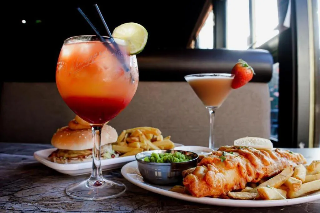 Food and drinks in Lomond Park Hotel