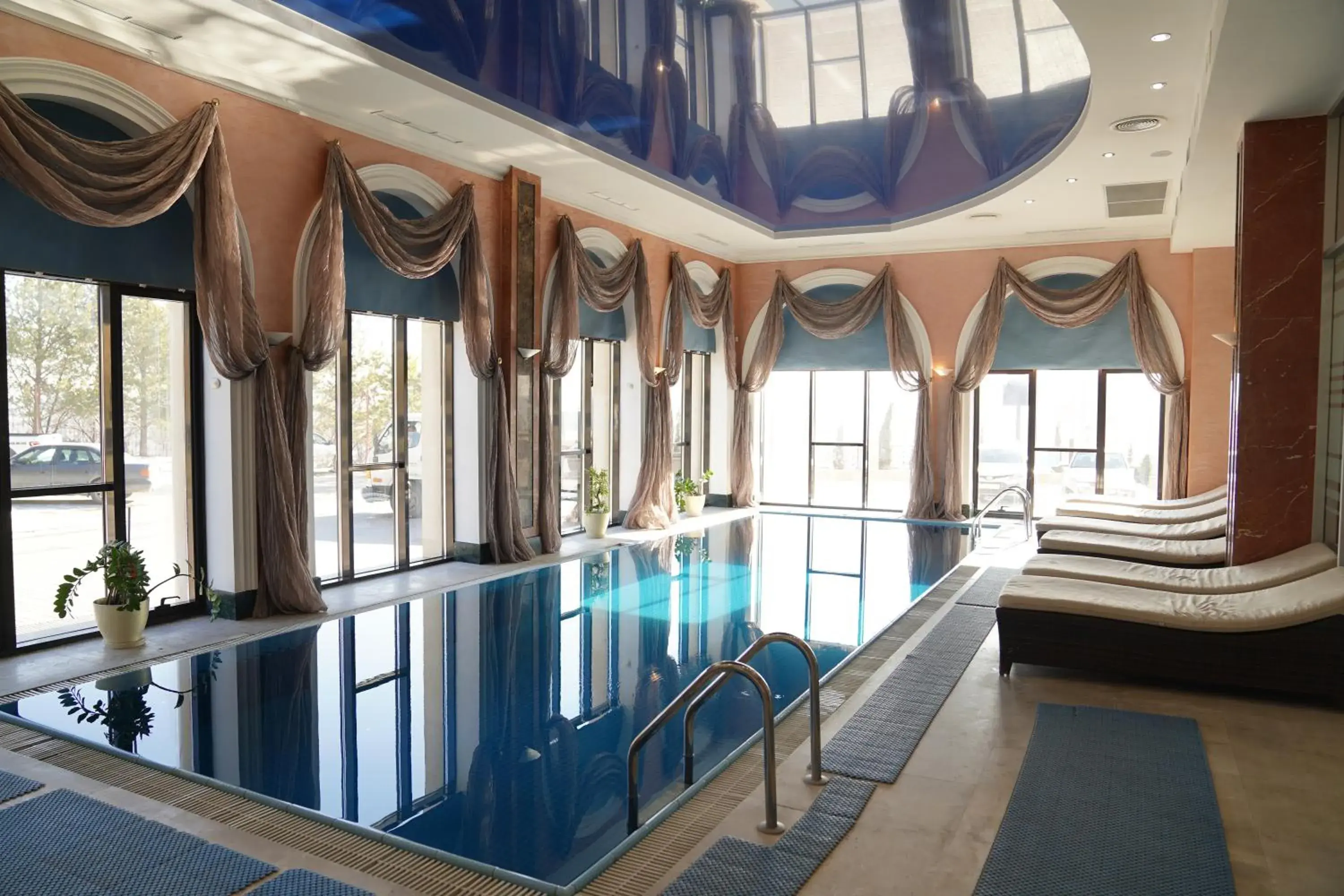 Swimming pool in Kainar Hotel Swimming pool in Kainar Hotel