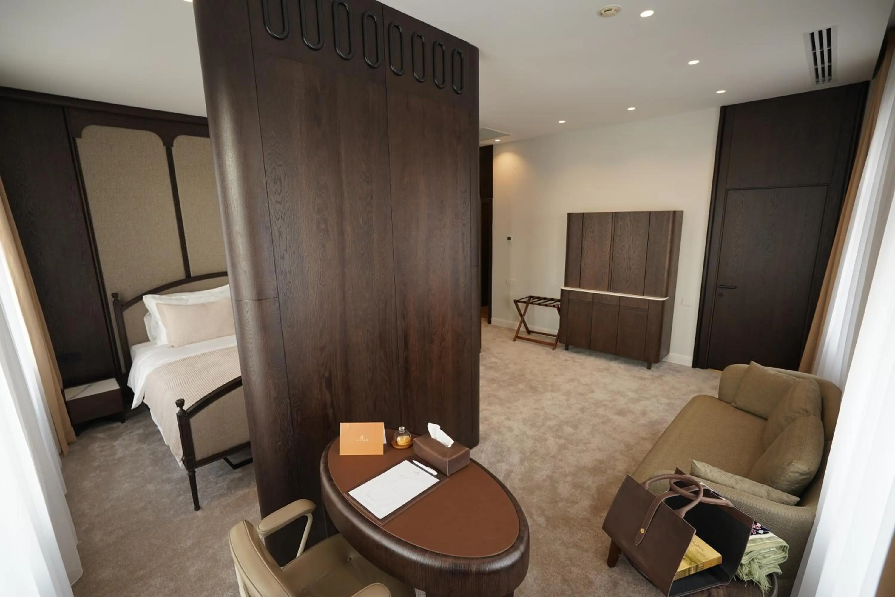 Seating area, Bed in Kainar Hotel