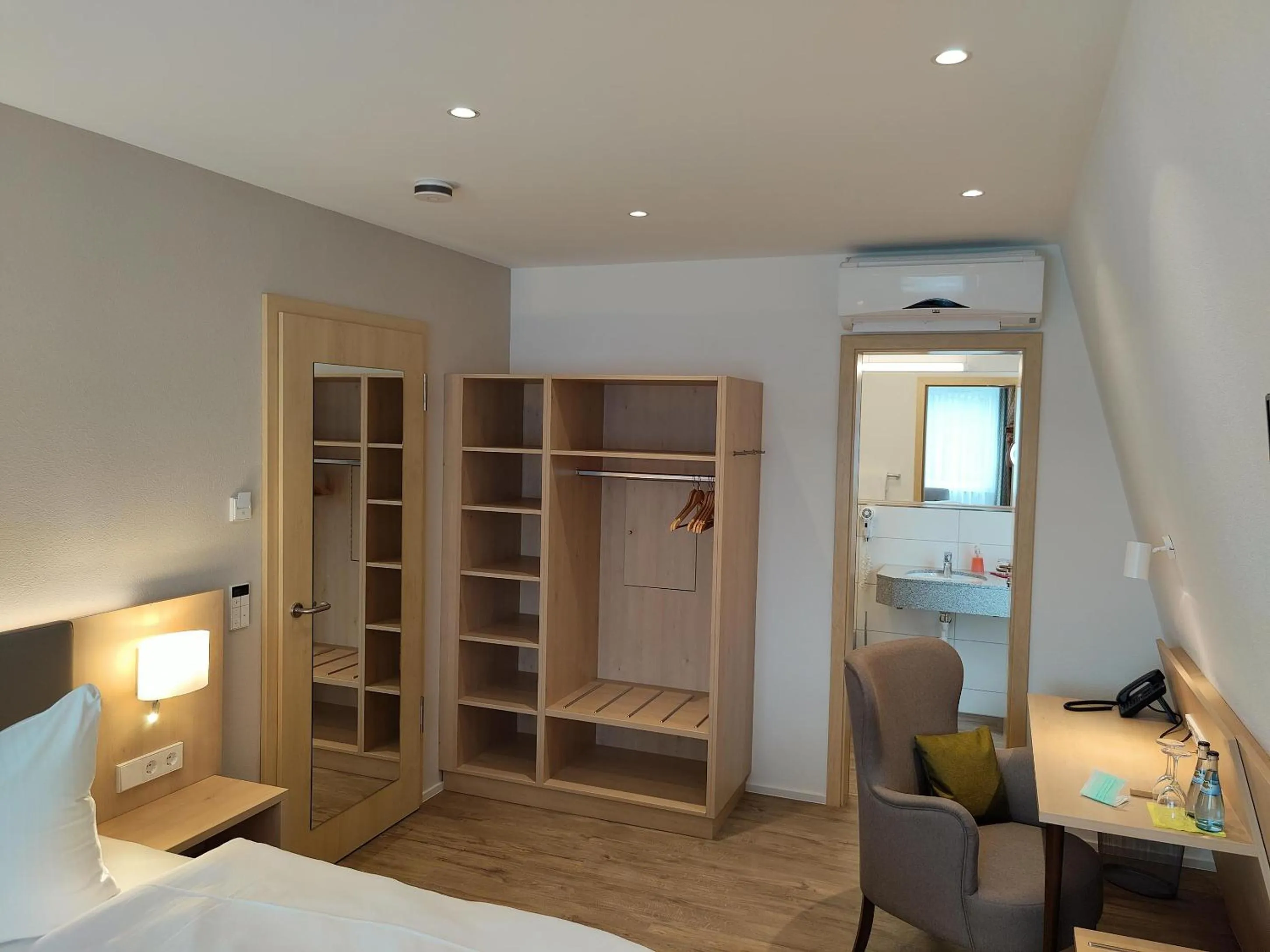 Staff, Bed in Hotel-Restaurant und Gästehaus Löwen