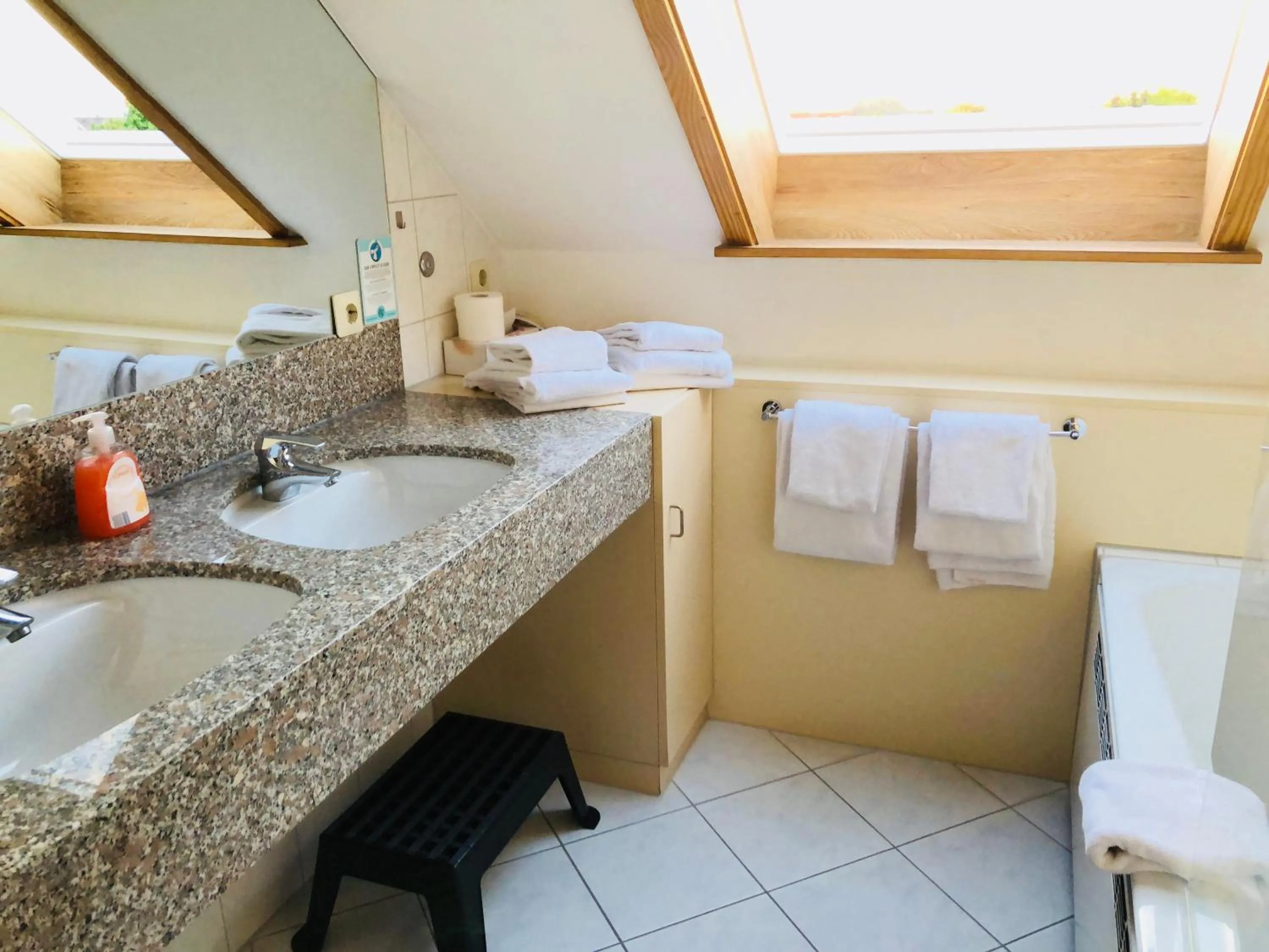 Bathroom in Hotel-Restaurant und Gästehaus Löwen