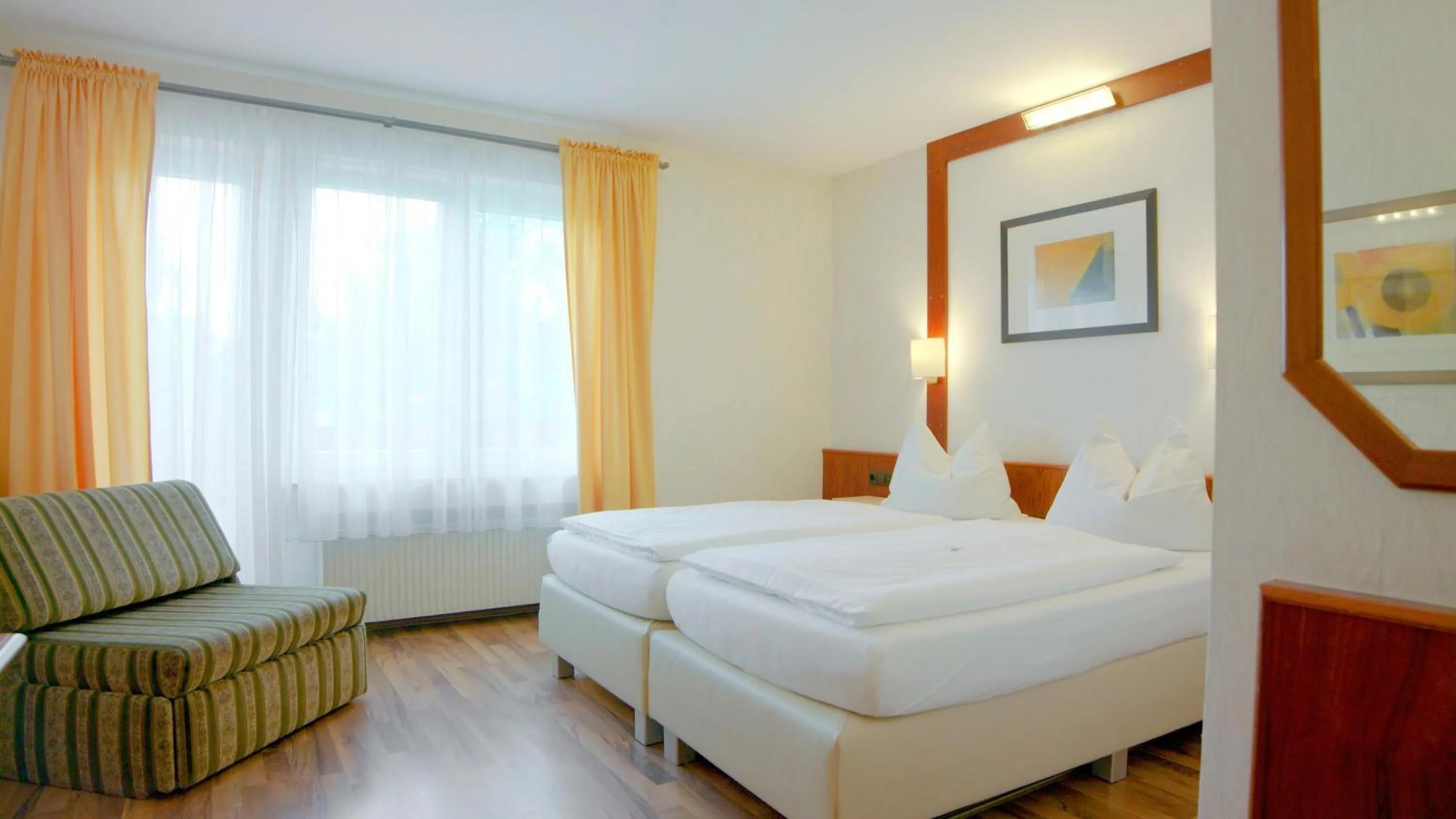 Bed in Hotel-Restaurant und Gästehaus Löwen