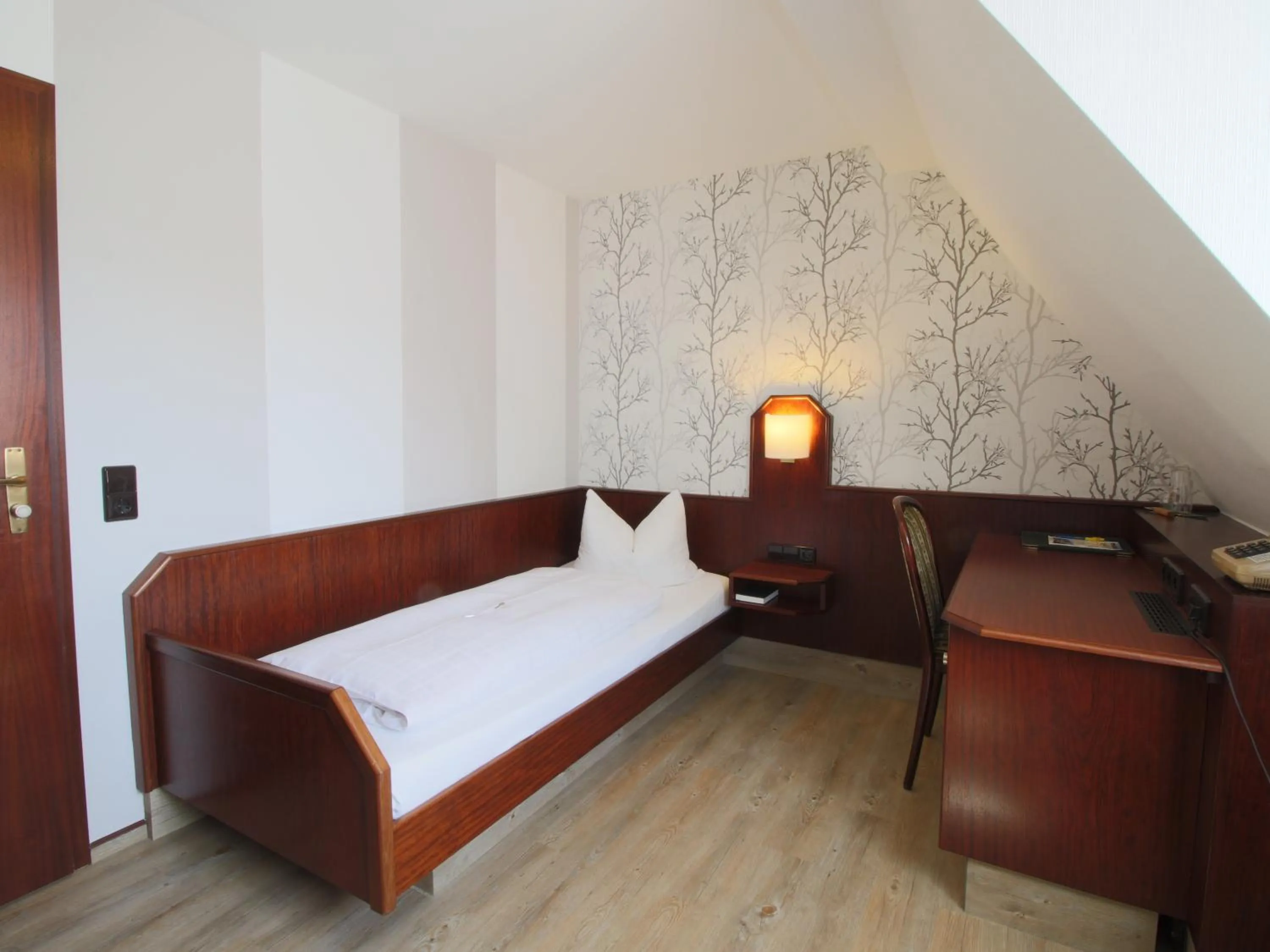 Bedroom, Bed in Hotel-Restaurant und Gästehaus Löwen