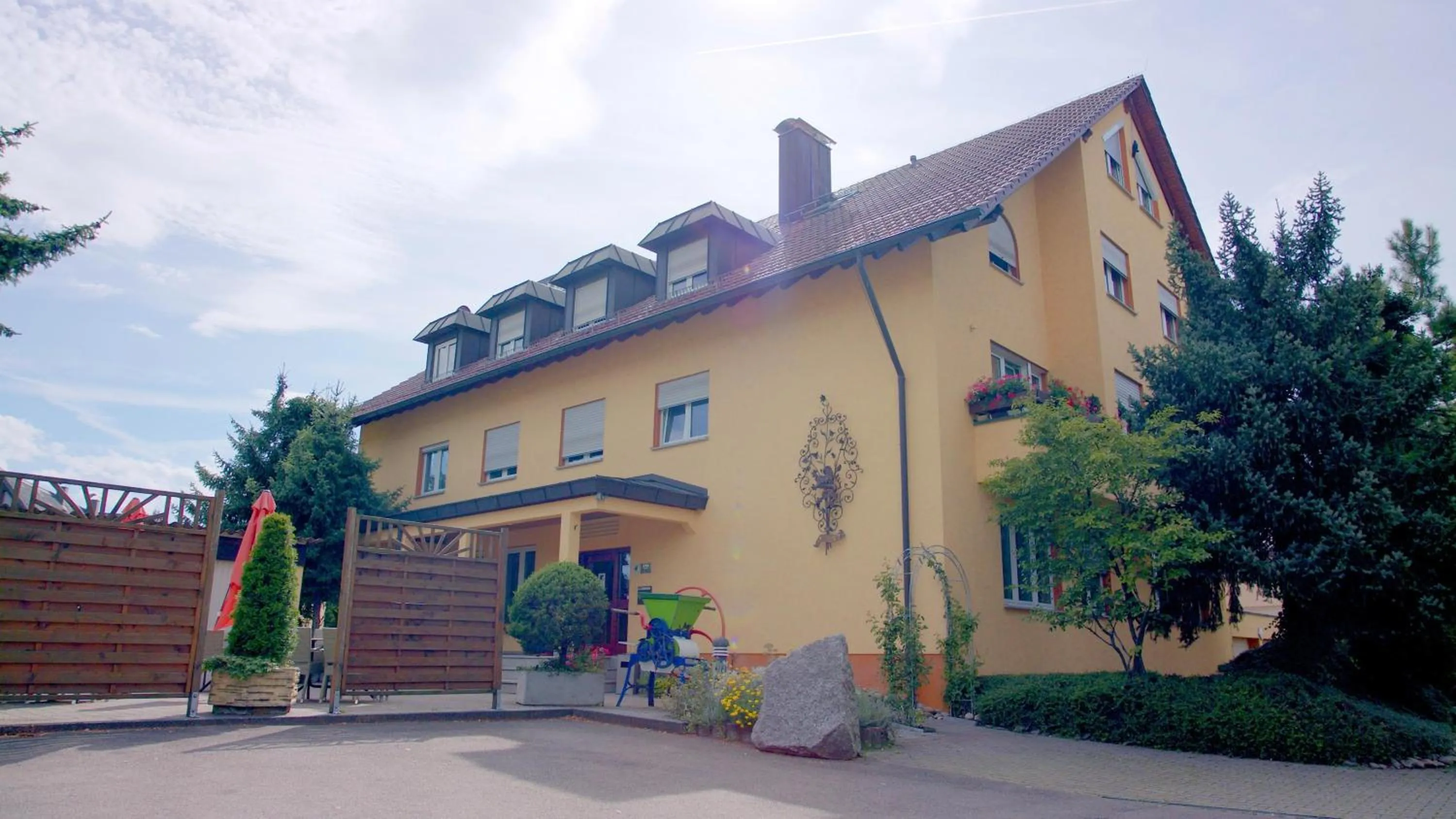 Property building in Hotel-Restaurant und Gästehaus Löwen