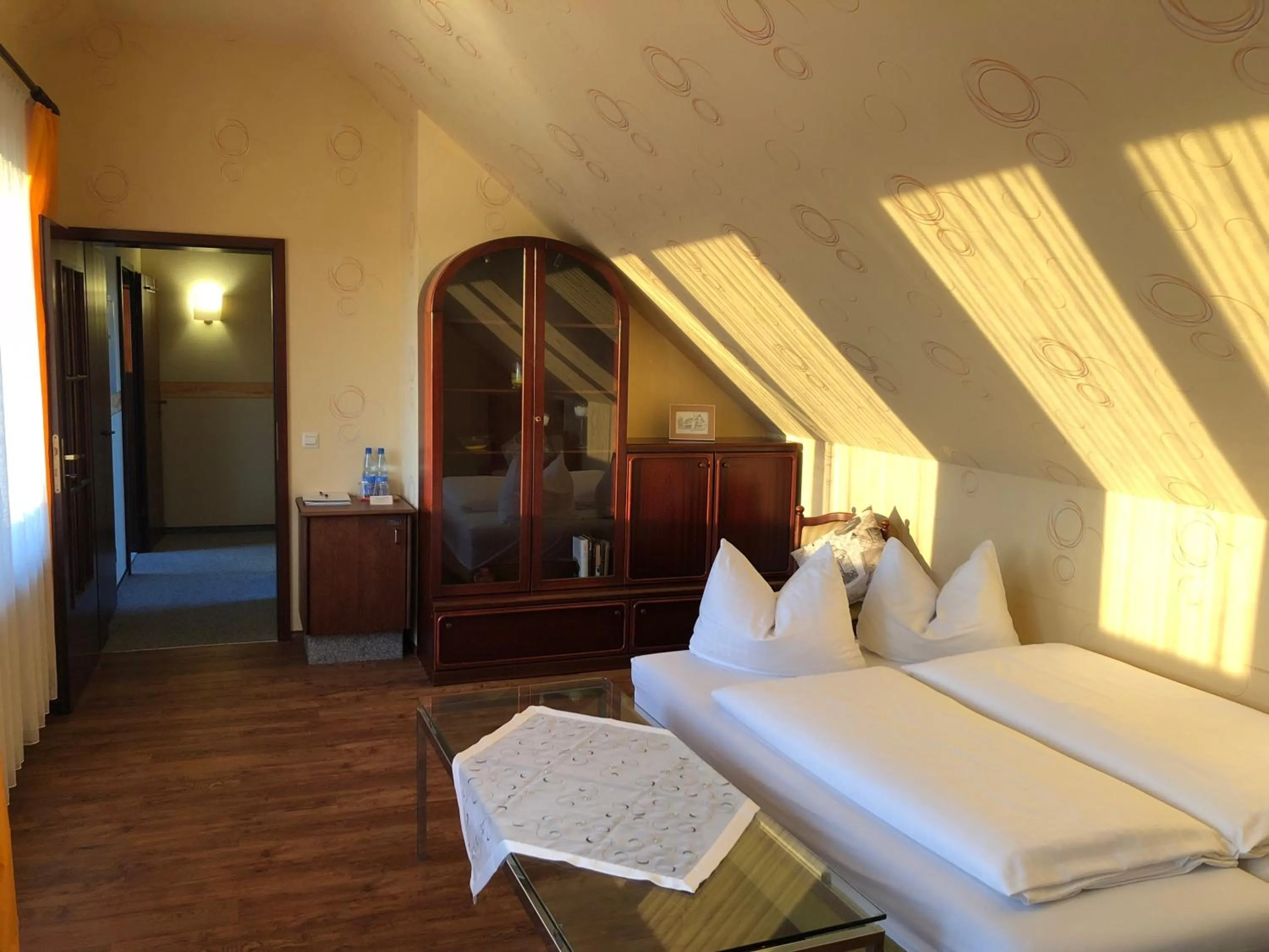 Bedroom, Bed in Hotel-Restaurant und Gästehaus Löwen