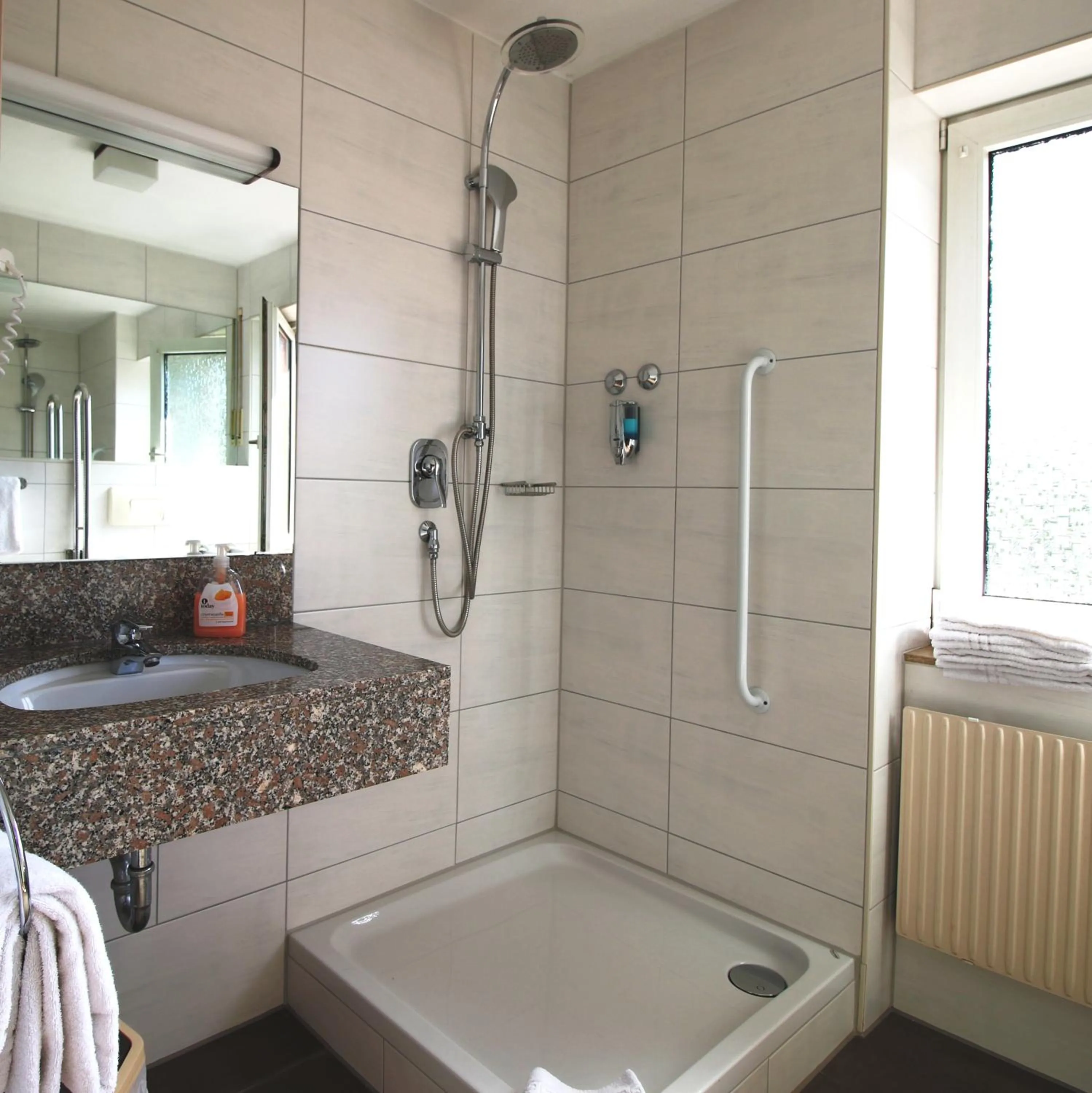 Shower in Hotel-Restaurant und Gästehaus Löwen