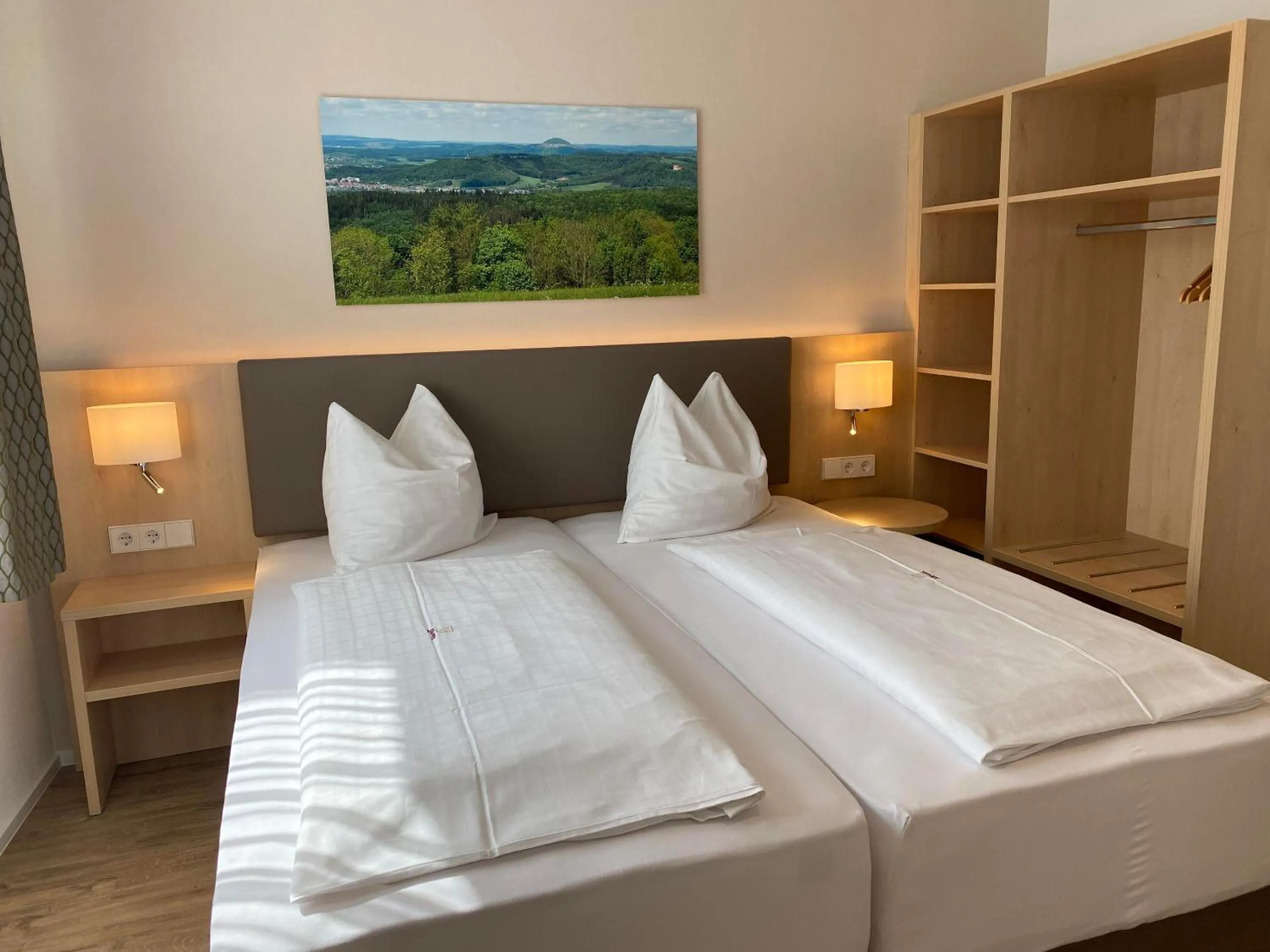 Bed in Hotel-Restaurant und Gästehaus Löwen