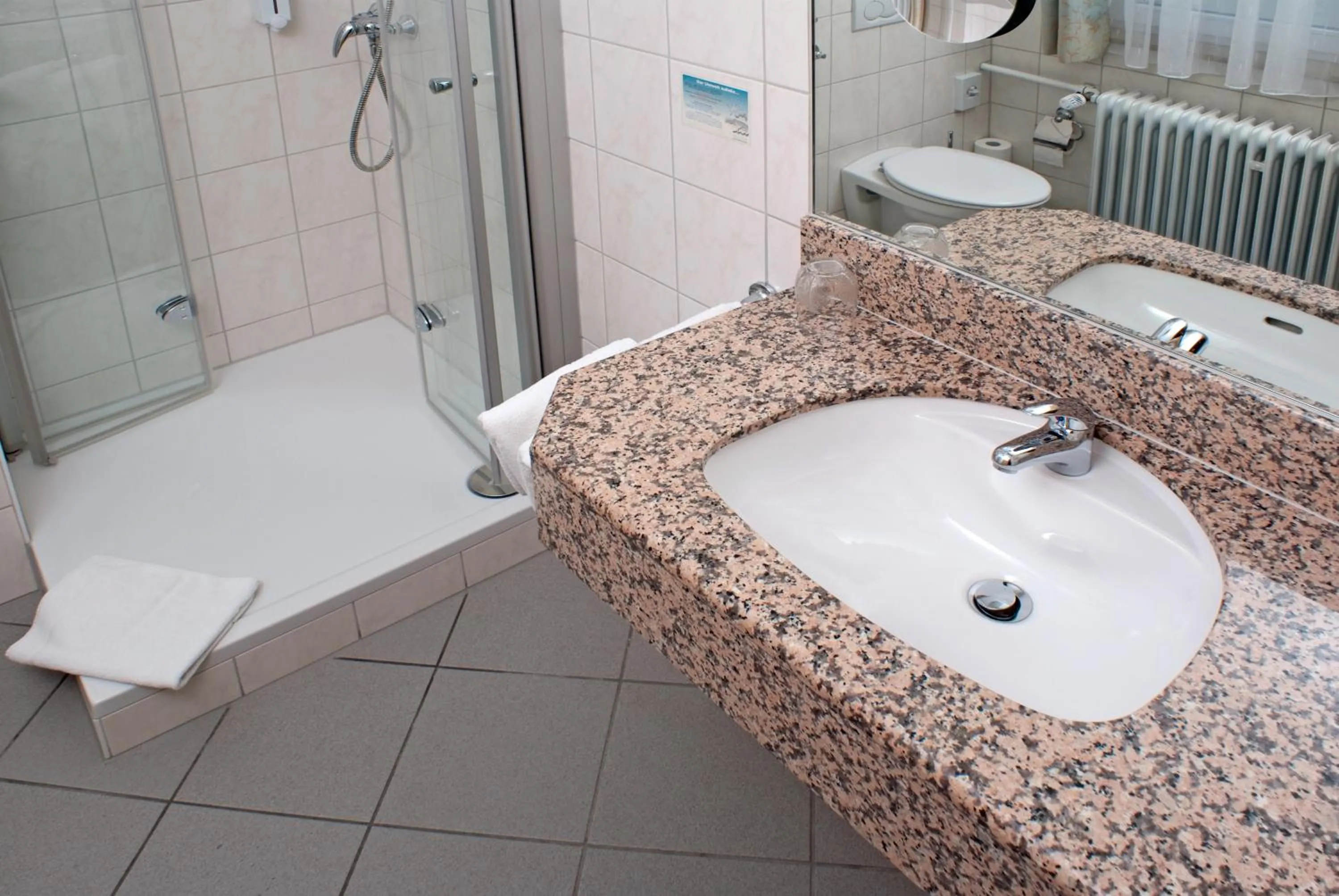 Bathroom in Hotel-Restaurant und Gästehaus Löwen