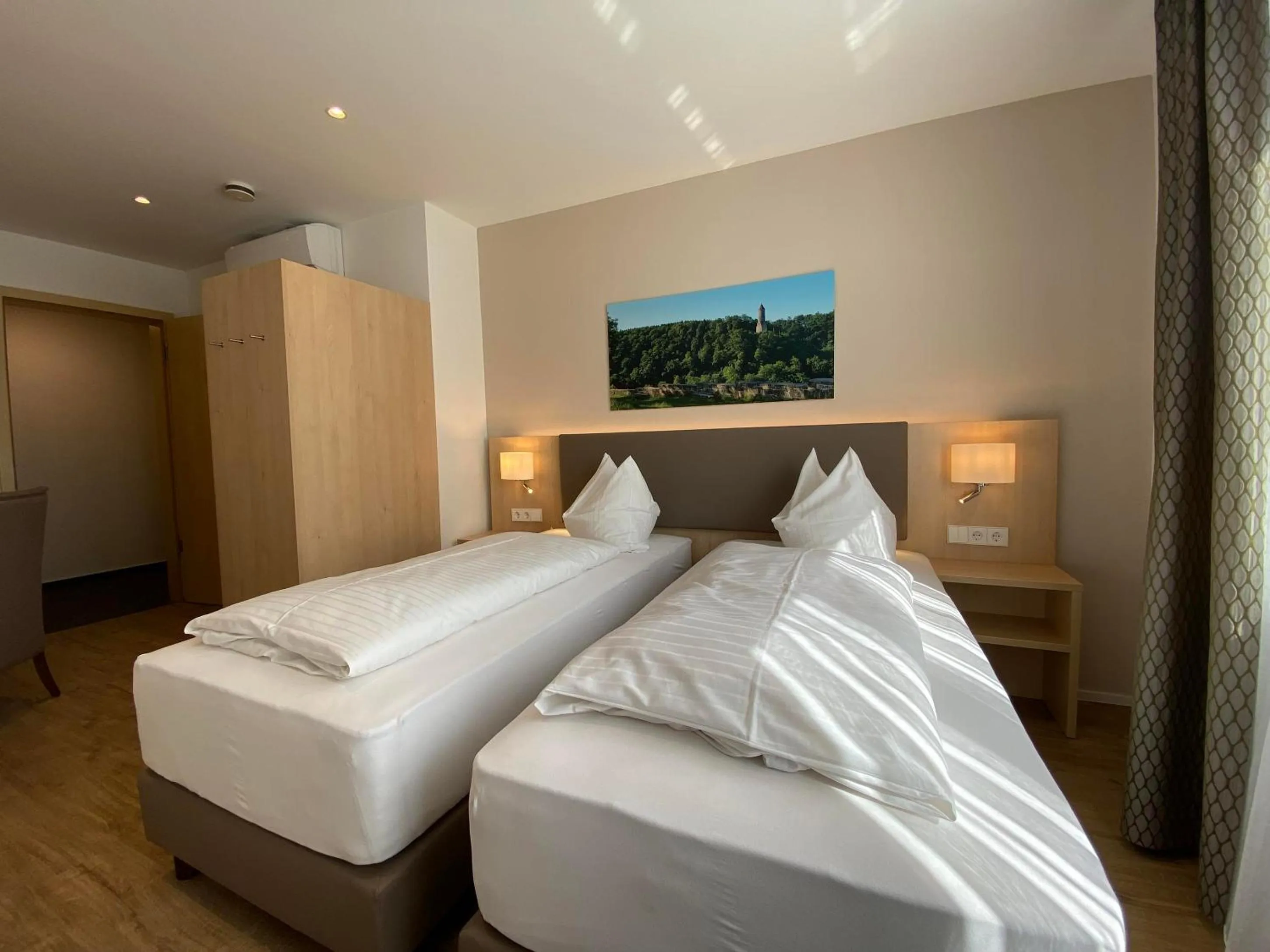 Bed in Hotel-Restaurant und Gästehaus Löwen