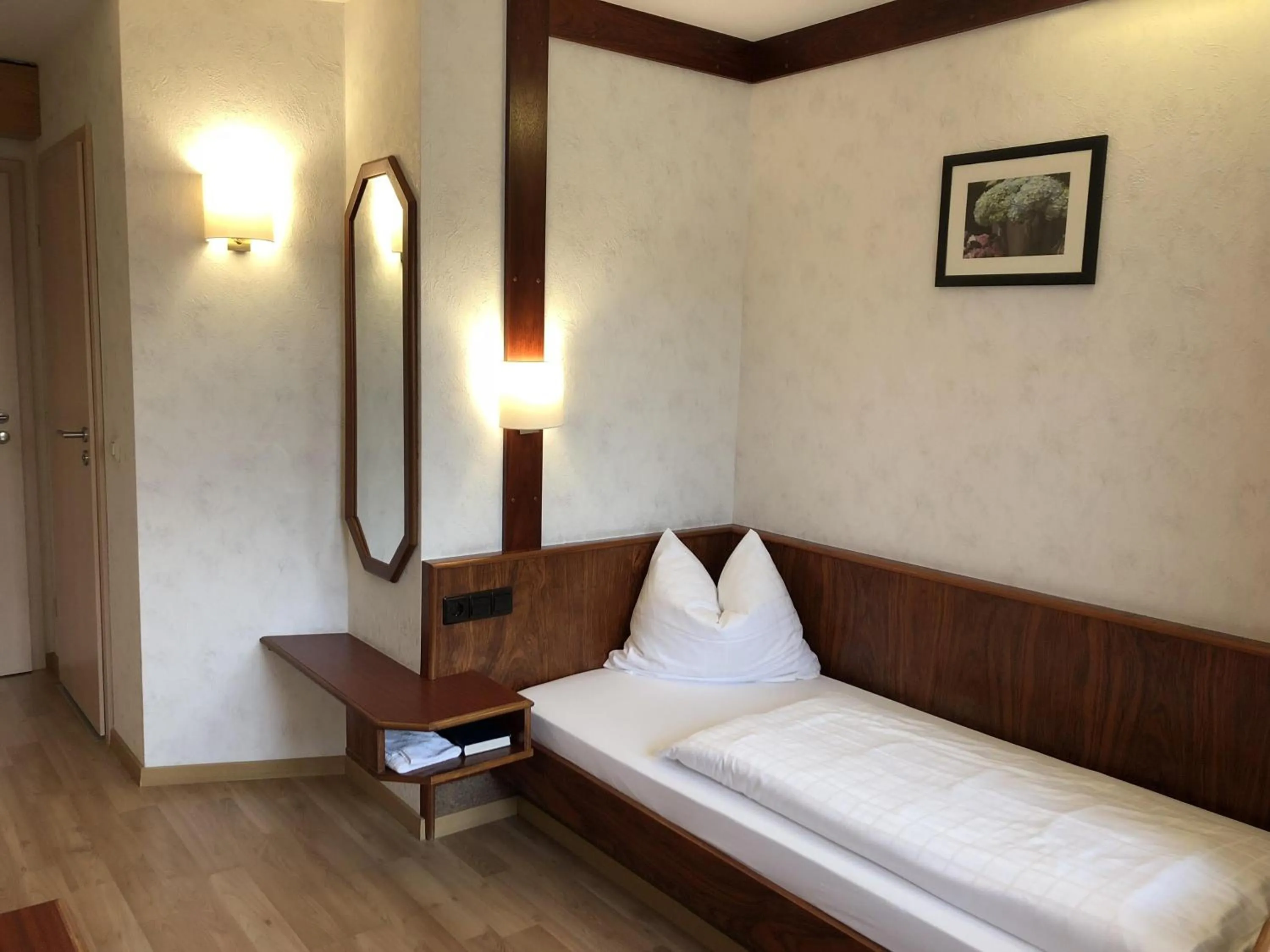 Bed in Hotel-Restaurant und Gästehaus Löwen