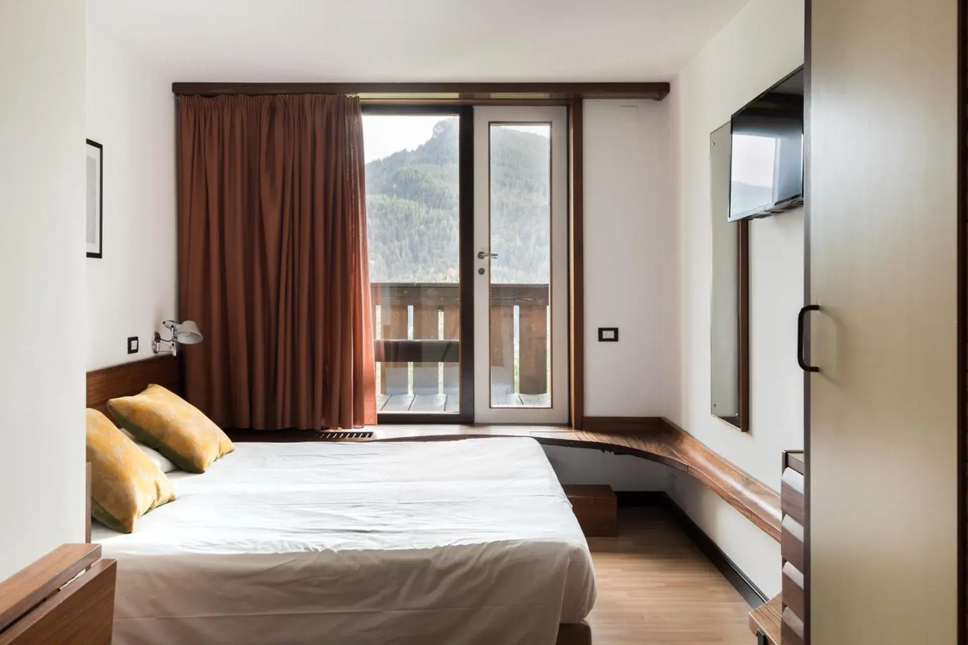 Bed in Hotel Boite Bed in Hotel Boite