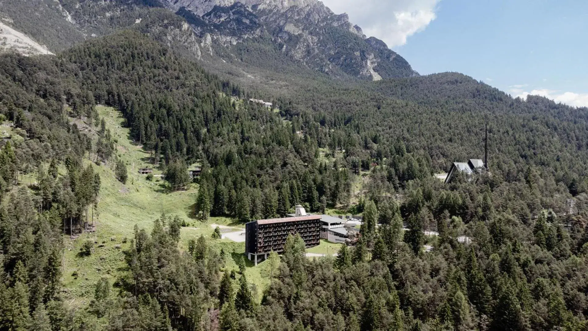 Property building in Hotel Boite Property building in Hotel Boite