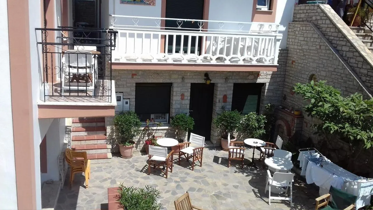 Green Hill Studios & Apartments