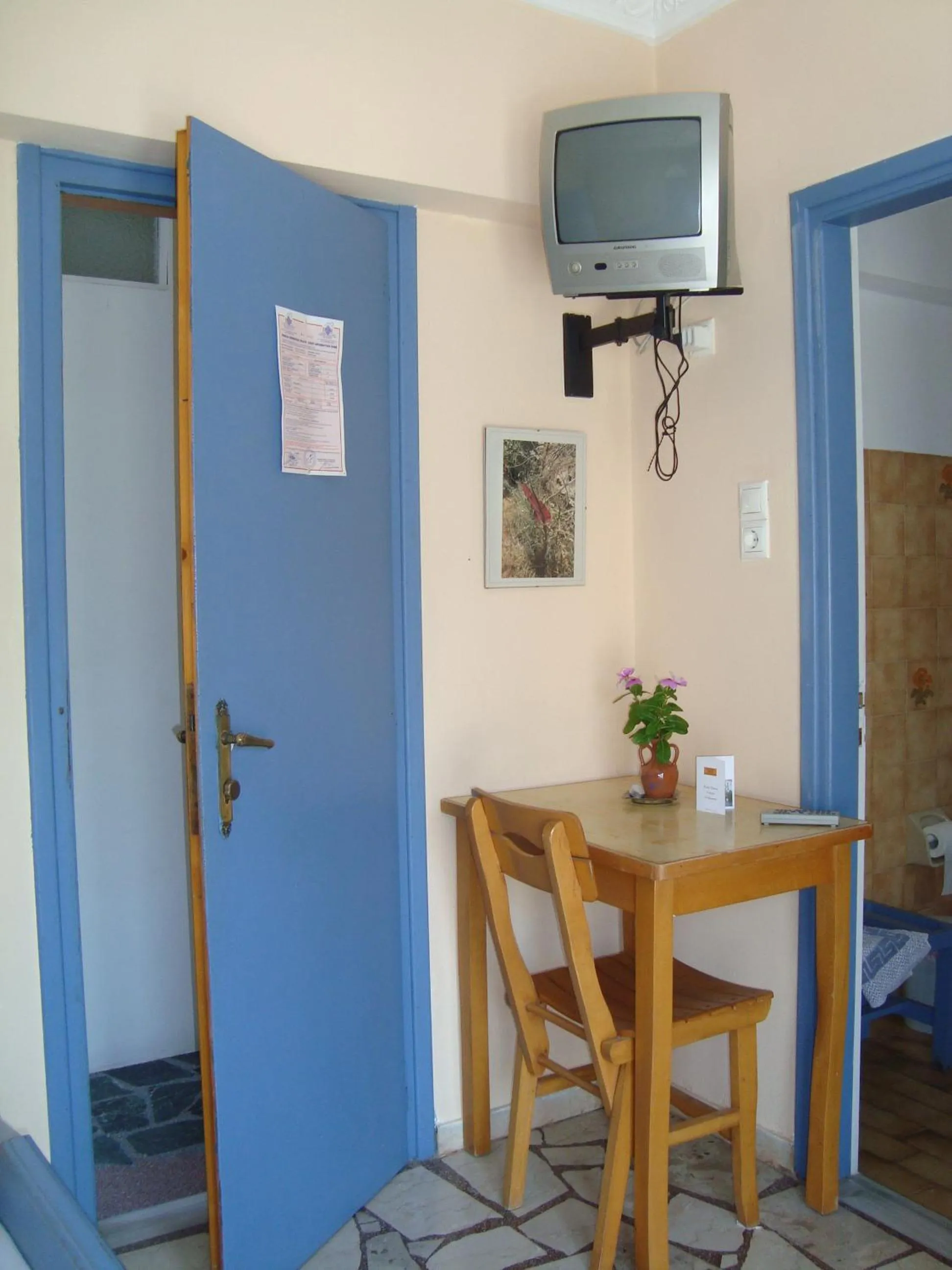 Green Hill Studios & Apartments