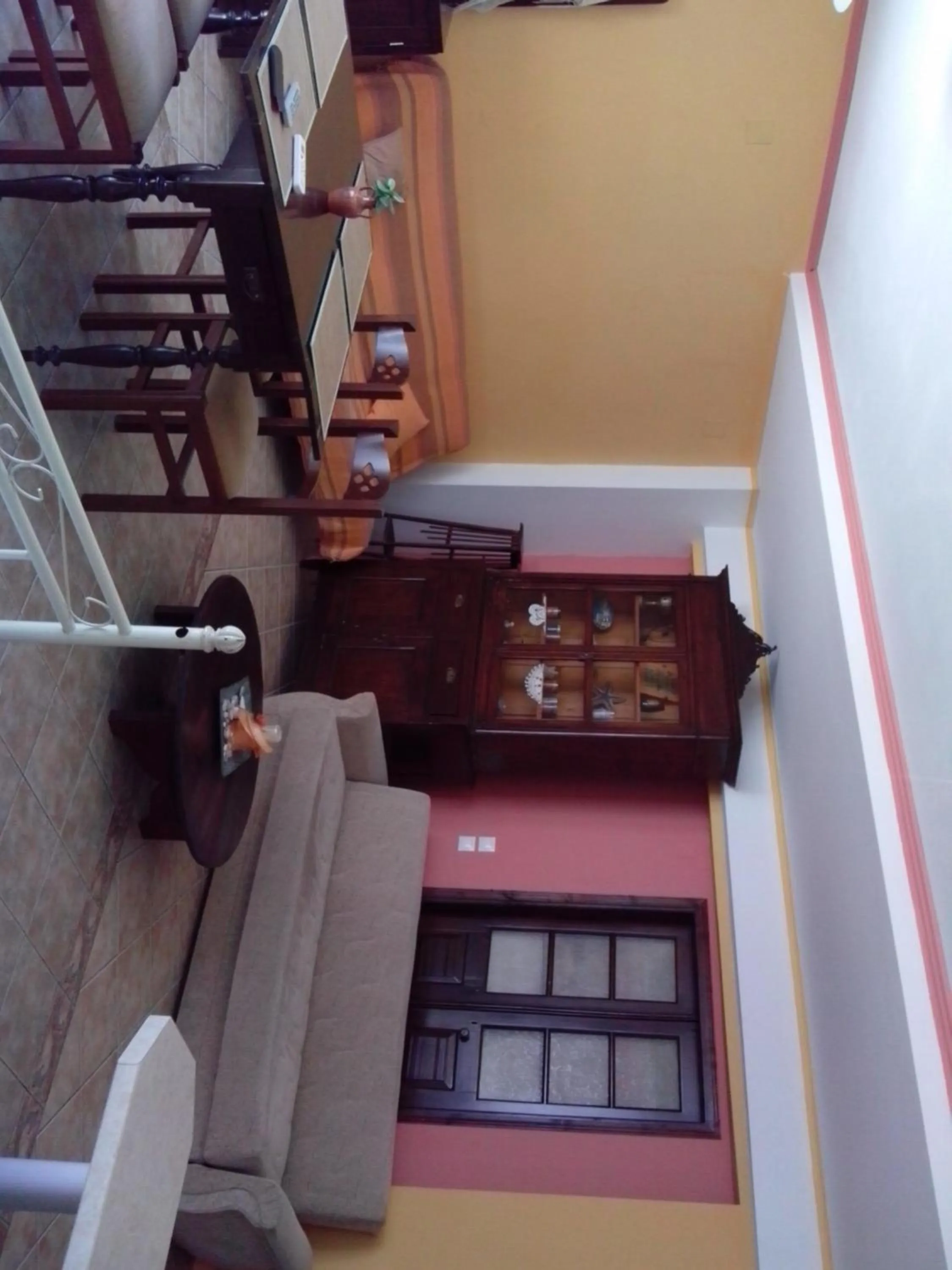 Living room in Green Hill Studios & Apartments