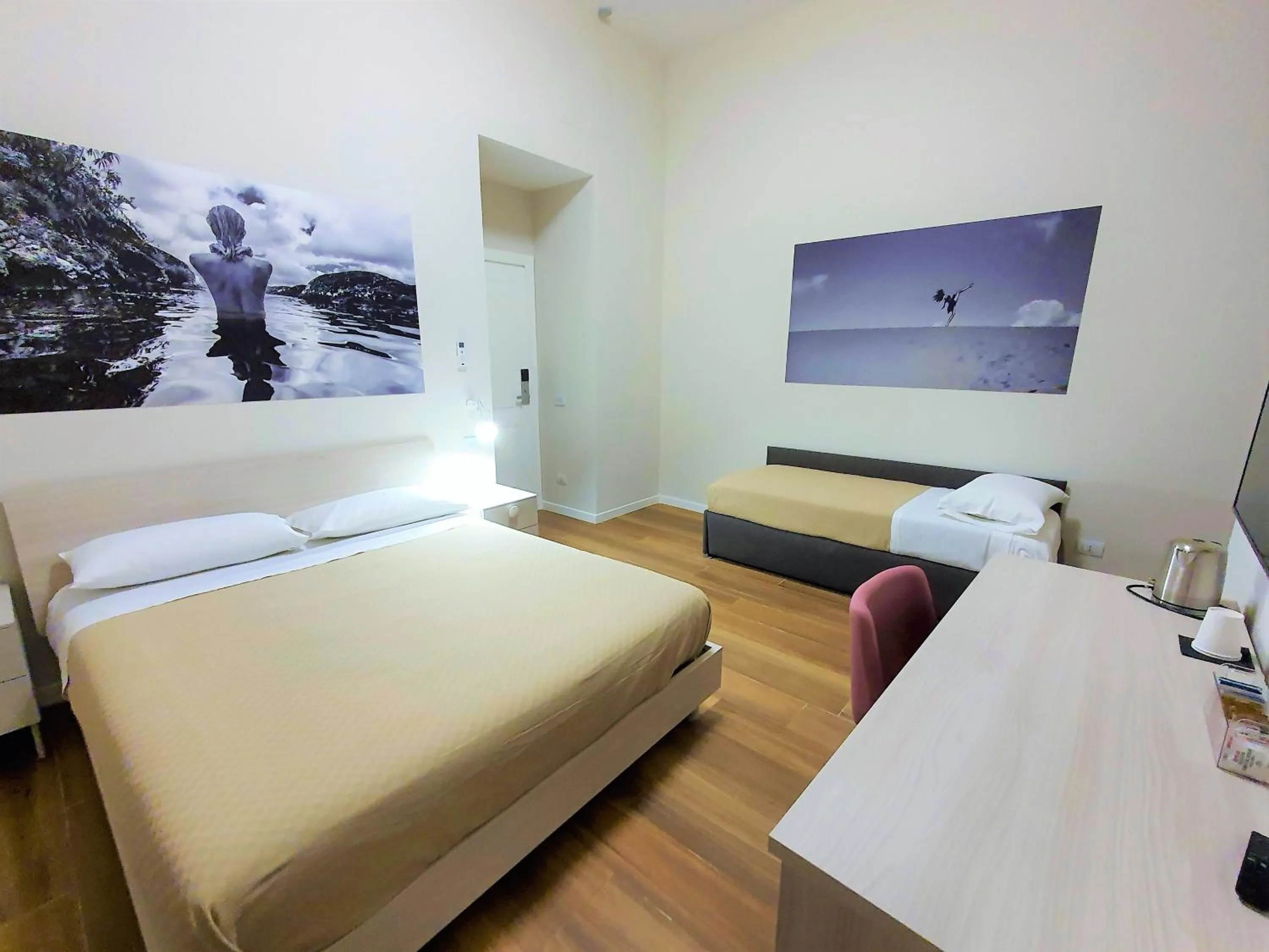 Photo of the whole room, Bed in Toledo Place