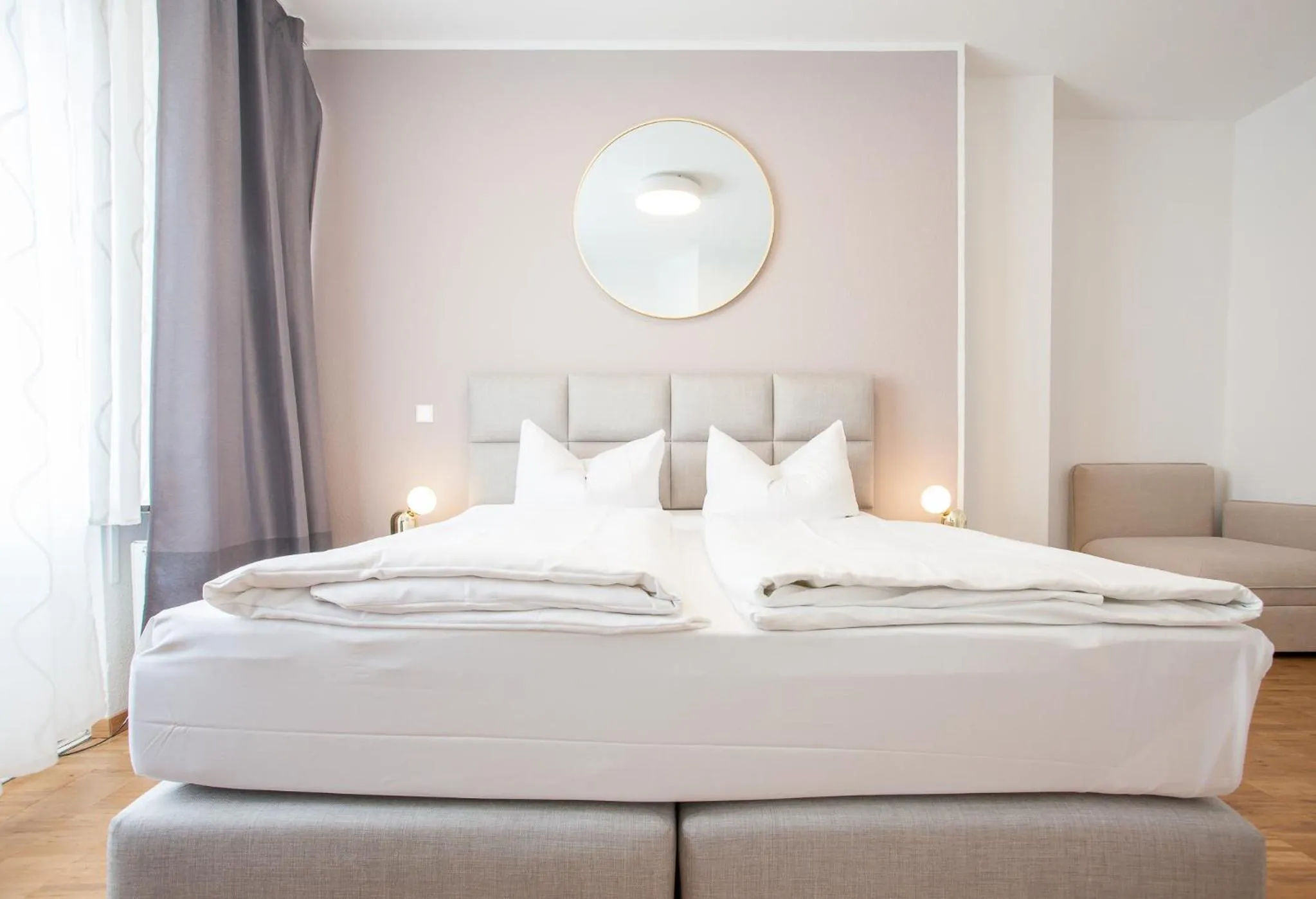 Photo of the whole room, Bed in TM Hotel Düsseldorf