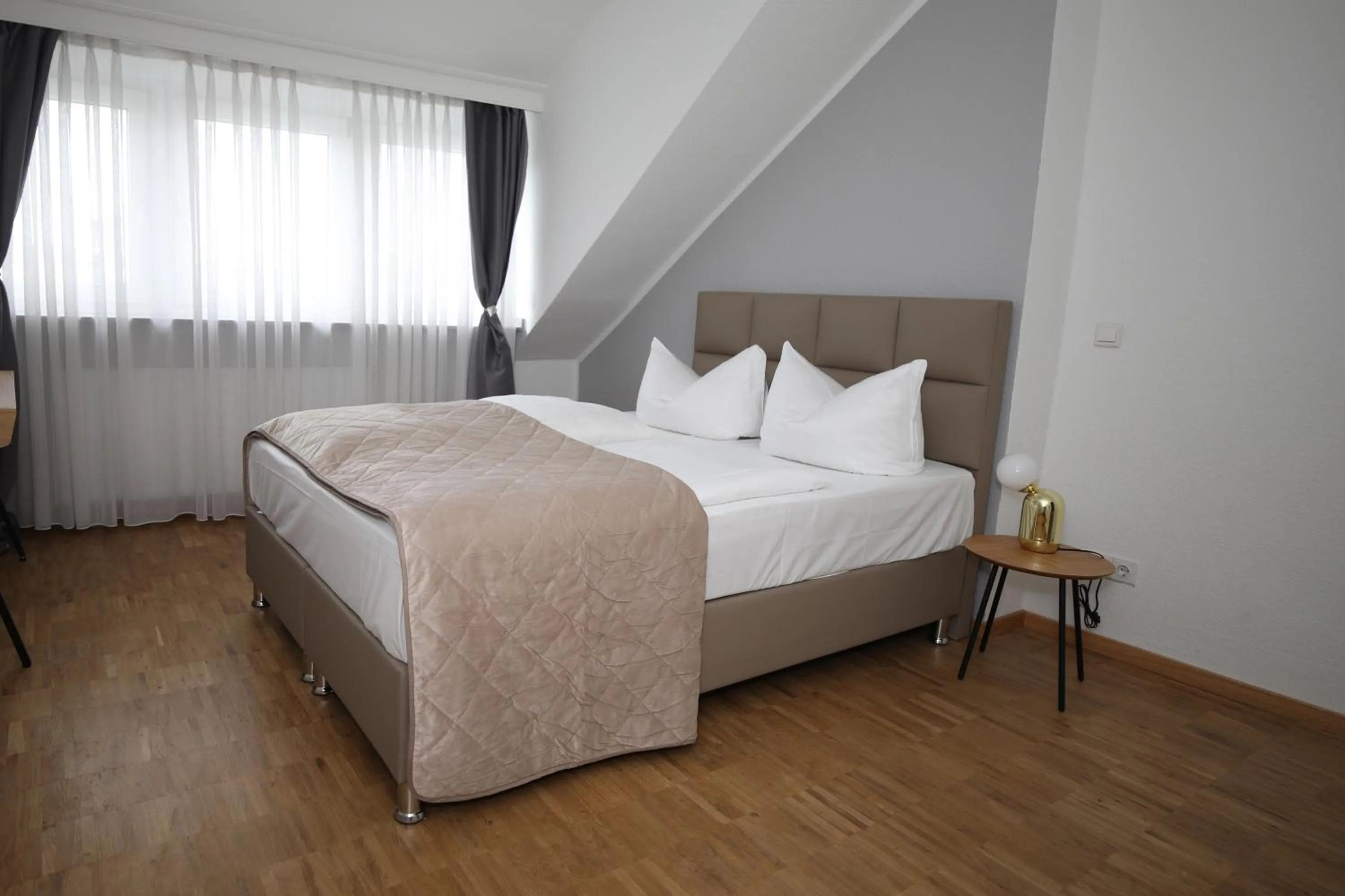 Bedroom, Bed in TM Hotel Düsseldorf