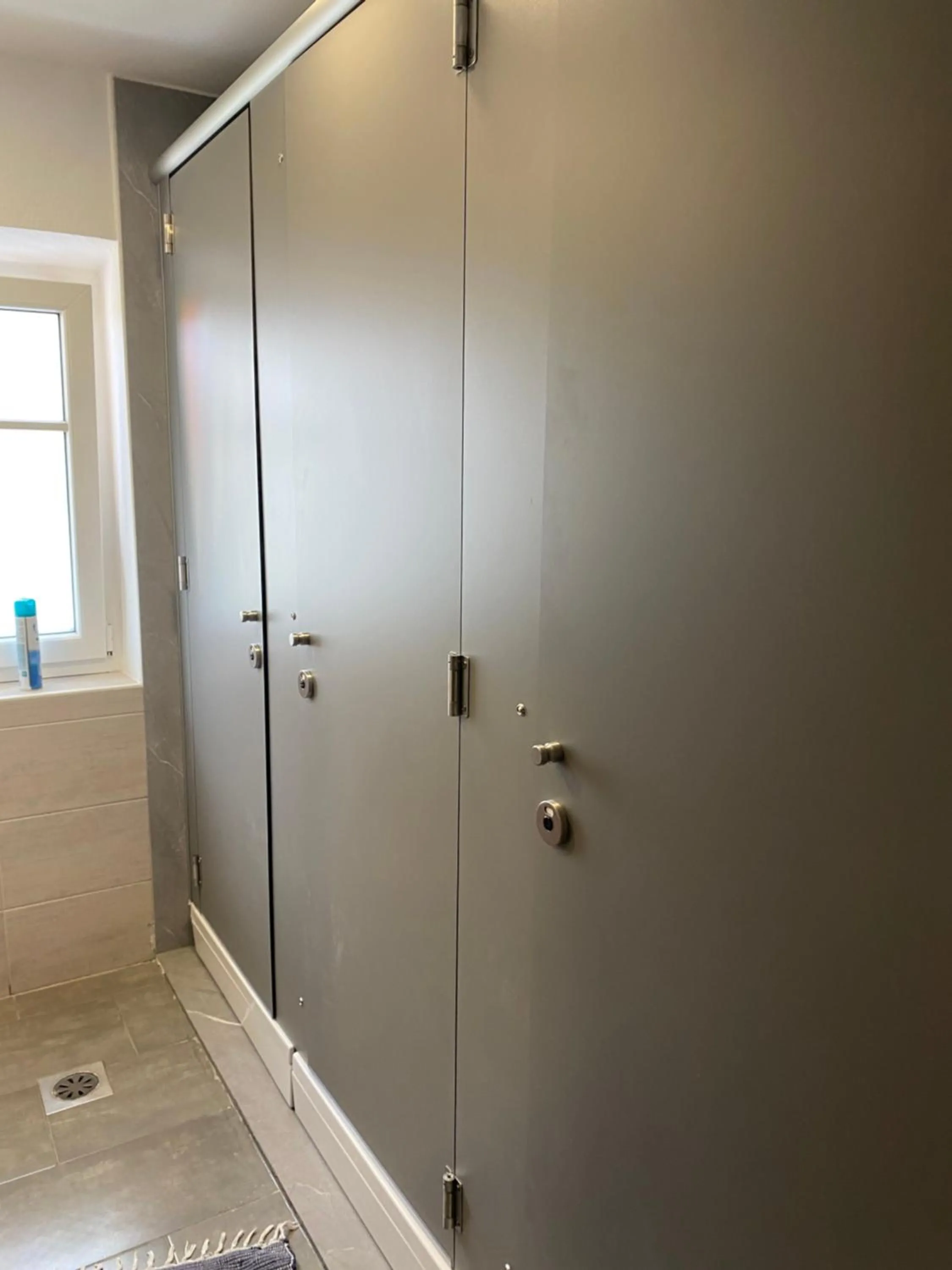 Shower in Travellers' Haven Hostel