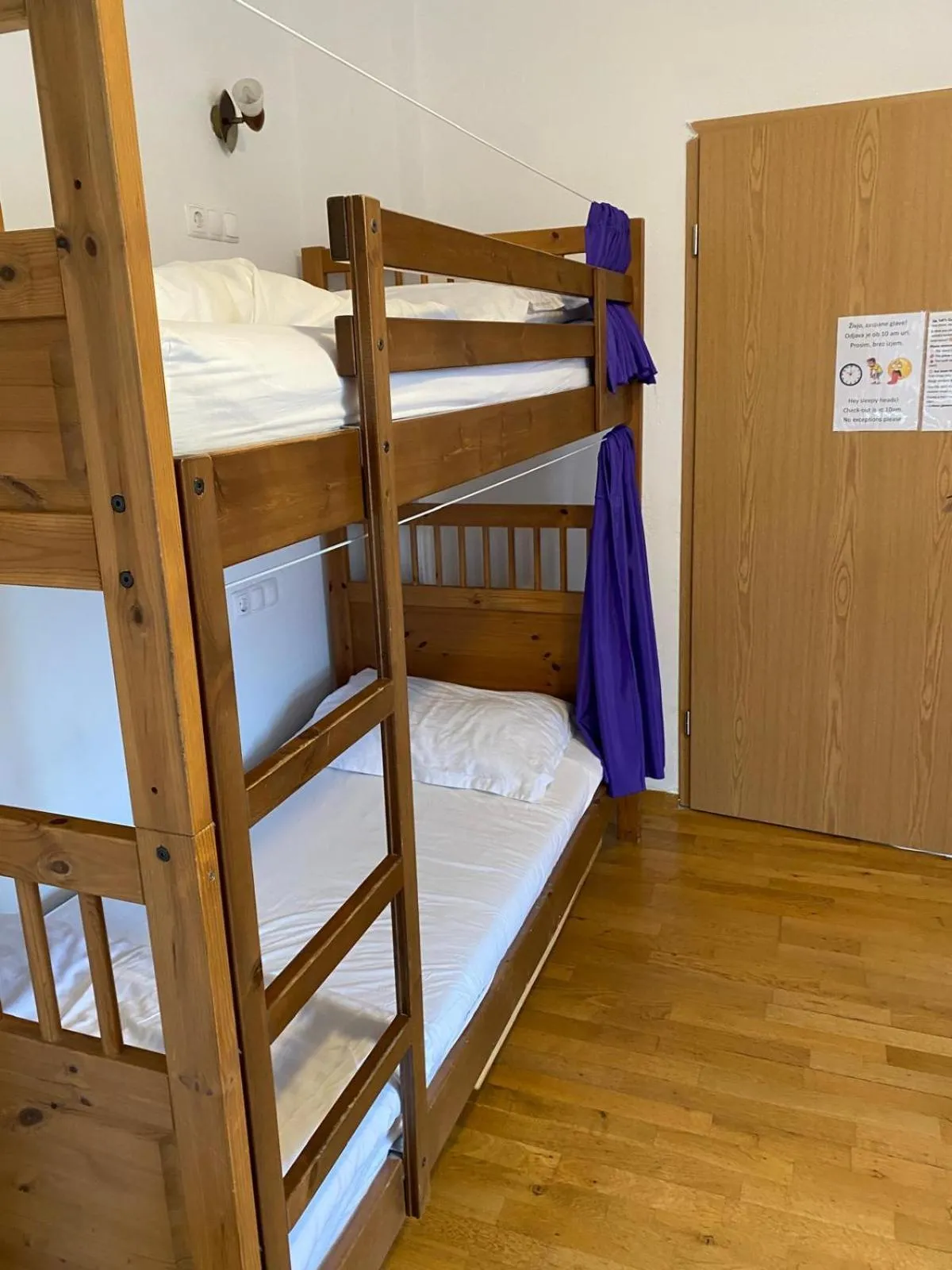 Photo of the whole room, Bed in Travellers' Haven Hostel