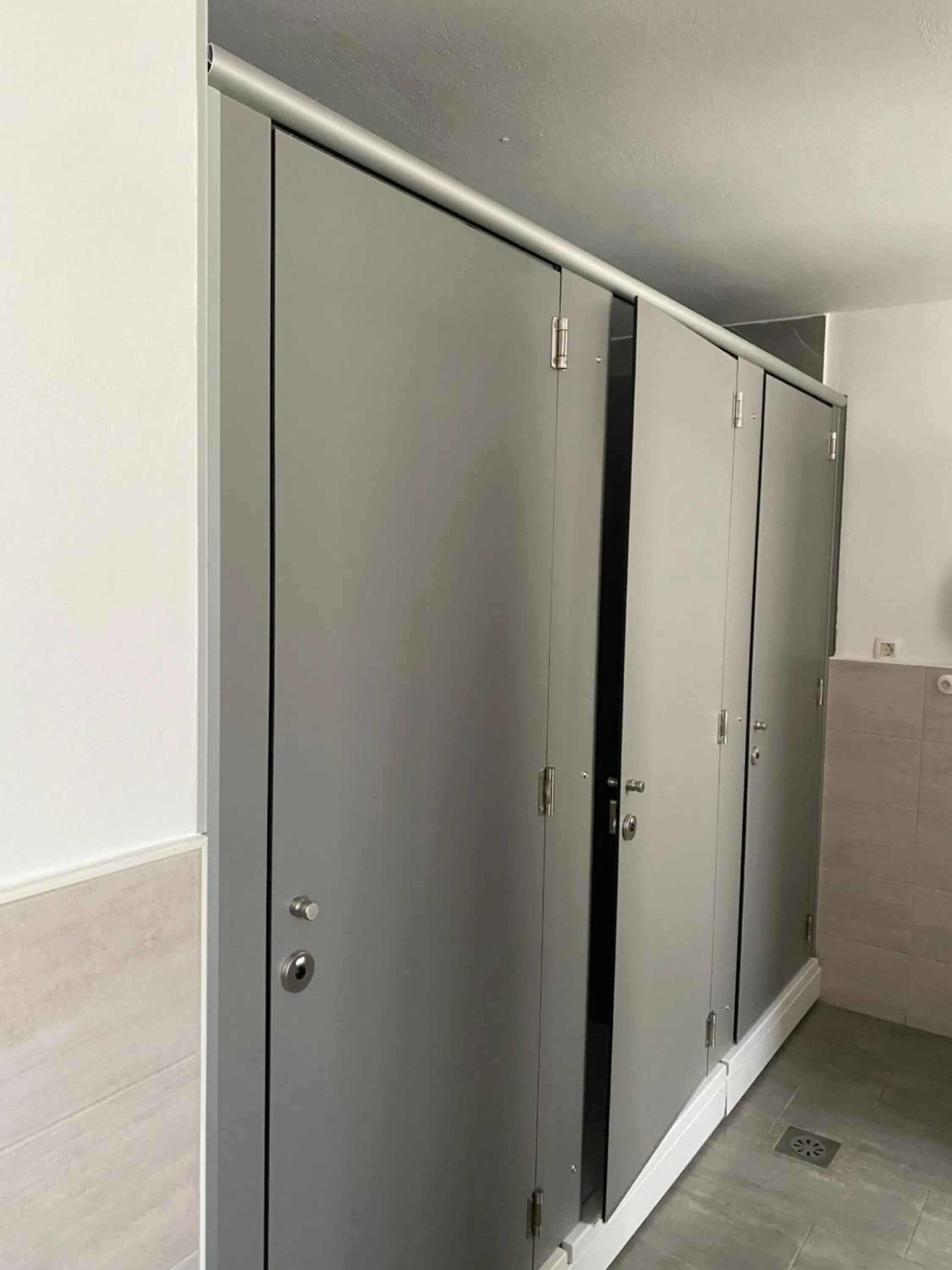 Shower in Travellers' Haven Hostel